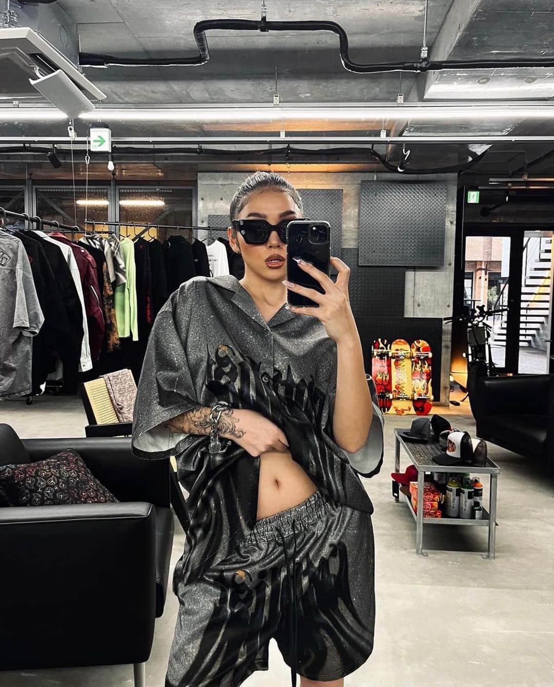 JOYSTICKKのインスタグラム：「MARBLE DRIP SET UP / Outfit’s by @cvtvlist_doll  / Graphic designed by me @joystickk_baih 🎨✒️  @cvtvlist_official @paulrayvictor   #CVTVLIST #BADARTISHERE」