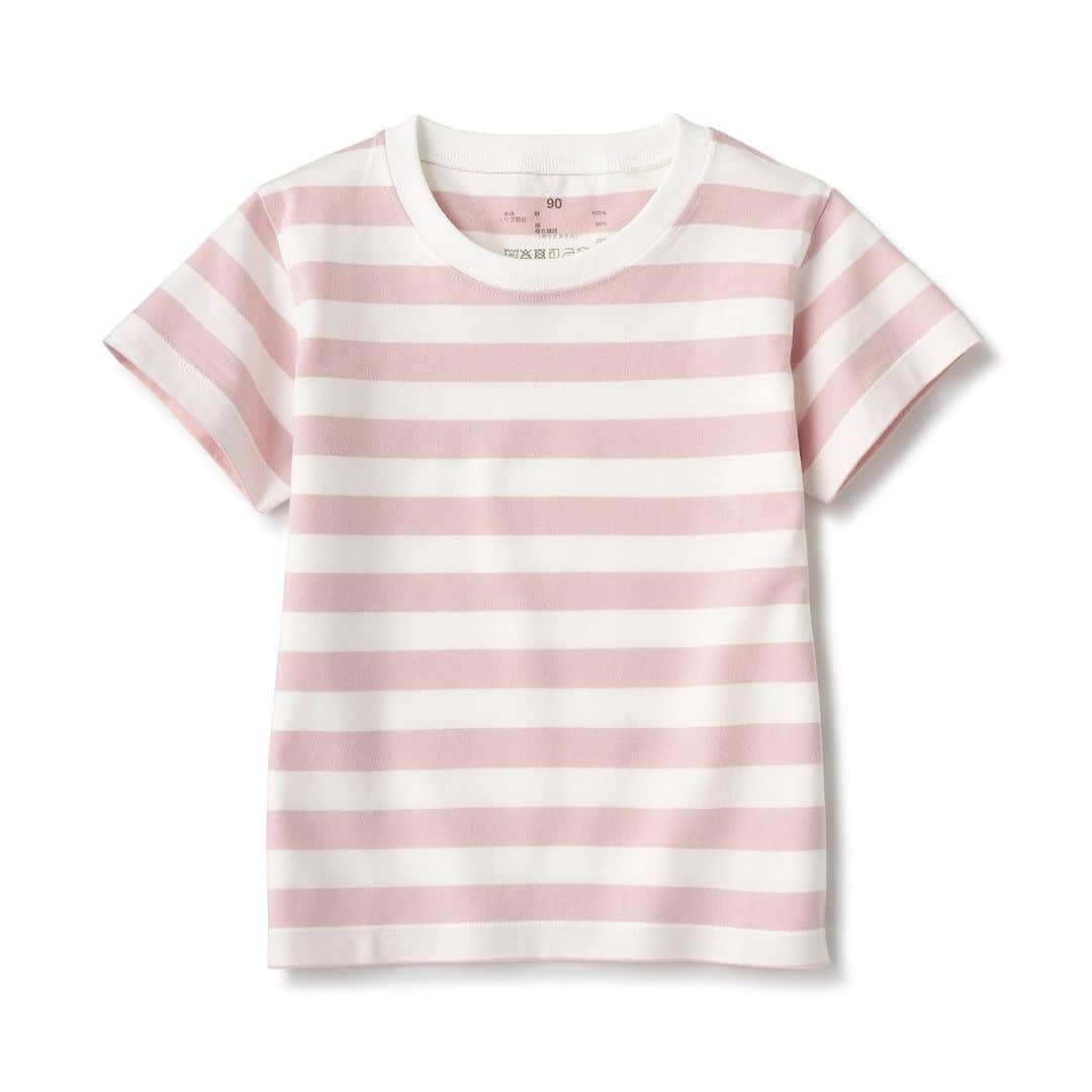 無印良品さんのインスタグラム写真 - (無印良品Instagram)「親子で一緒に。ボーダーTシャツ - おでかけが増える初夏に向けて、こどもから大人まで合わせて着られる、ボーダーのTシャツを集めました。  ▼洗いざらし太番手ボートネック五分袖Tシャツ（紳士） 厚手で丈夫な生地で、身幅にゆとりのあるデザインです。  ▼スムース編みクルーネック半袖Tシャツ（婦人） 毛羽立ちを抑えたきれいな表面と、ほど良い厚みで仕立てました。  ▼クルーネック半袖Tシャツ（キッズ） 綿とポリエステルを合わせた生地で、軽く乾きやすいのが特長です。  ▼インド綿天竺編みTシャツ（ベビー） 首元の伸縮性を高め、着替えやすくしました。 - #無印良品 #MUJI #ボーダーTシャツ #親子コーデ」6月1日 14時00分 - muji_global