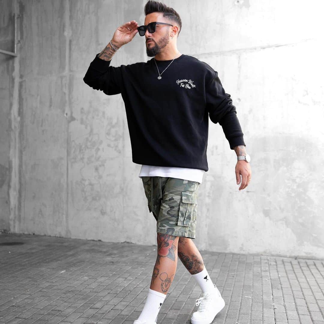 Forever 21 Menのインスタグラム：「NOW TRENDING: CARGOS with @massiii_22 🙌 ⁠ ⁠ Head to our website + shop #newarrivals to get the looks 🔥 #forever21men⁠ #cargos #cargoshorts」