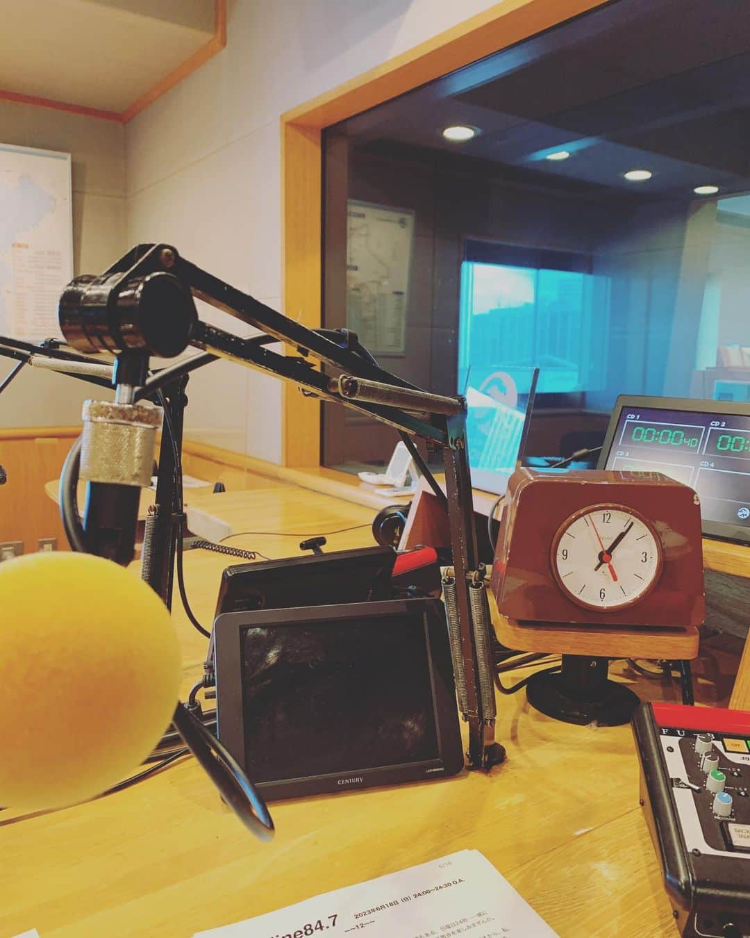 河口恭吾さんのインスタグラム写真 - (河口恭吾Instagram)「今日はFM横浜にてラジオ収録。 リスナーリクエストにお応えして数曲カバーをやりました。  窓から海が見えて気持ちの良いスタジオでした。  日曜夜12時放送です。  #fm横浜coastline847  #FM横浜　#タグトーク　#弾き語り　#シンガーソングライター」6月1日 14時42分 - kawaguchikyogo
