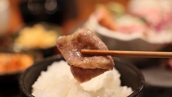 けんさむさんのインスタグラム写真 - (けんさむInstagram)「けんさむ🐶です‪🐮🍖 【#褐火 かっか】🔥お昼からテンションの上がる焼肉ぅ‼️ ご紹介します🔥🍖熊本#銀座通り 📍#褐火総本店  いいね👍フォロー👯‍♂️Thankyou😇✨ 皆さんの熊本のお気に入りを教えてください🌿 DM💭待ってます🐶🎶 . #pr #けんさむの熊本紹介 #熊本 #熊本グルメ #くまモン #けんさむ #熊本観光 #熊本県 #kumamoto #熊本ランチ #焼肉ランチ #焼肉 #熊本焼肉 #ご褒美ランチ #昼飲み」6月1日 14時51分 - kensome_kumamoto