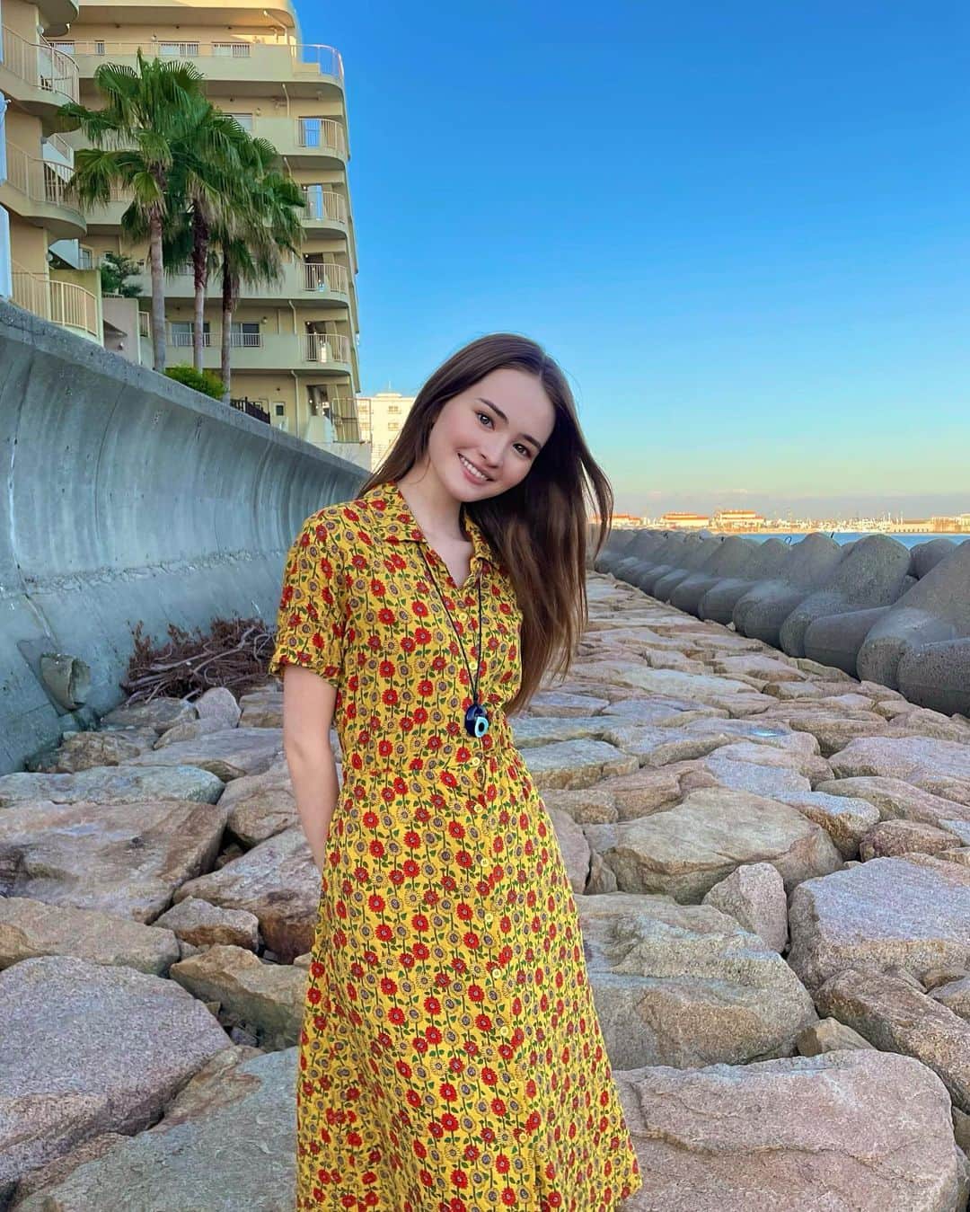 アリーシャのインスタグラム：「お散歩☀️🧿 #evileye」