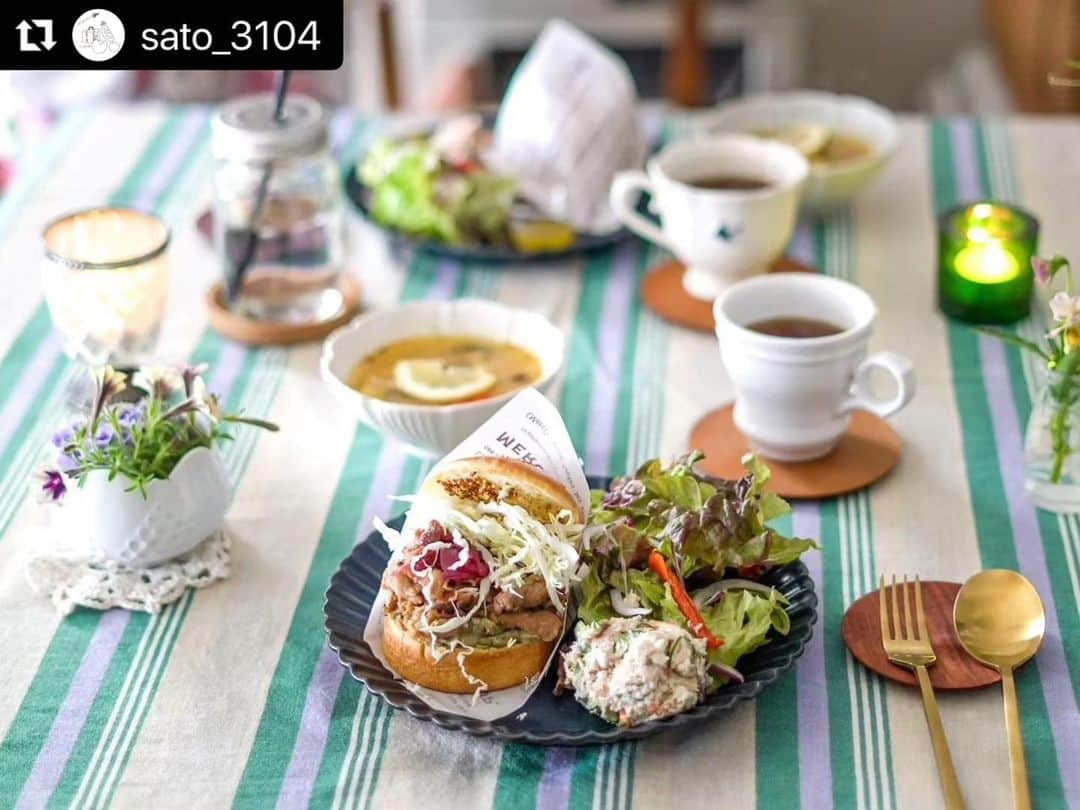 クスパさんのインスタグラム写真 - (クスパInstagram)「ブルーとホワイトのテーブルクロスが爽やかで、いつもの食事もおしゃれになりますね🩵🤍 テーブルセッティングのお手本にします！✨  #Repost @sato_3104 with @use.repost ・・・ 〚パン教室　il Cesto〛  今月もご参加頂いた皆様、ありがとうございました🙇  この光景が大好きです❤  穏やかで温かい雰囲気。  たまに、感動して 涙が出そうなったり🤣  山あり谷あり  悩んで迷って比べて勝手に落ち込んで🤣  今この瞬間を大事に大事に。    今日も楽しい時間が過ごせるよう 目の前のことに集中💪  気をつけてお越しくださいませ。 お待ちしてます。  @sato_3104　レッスンの日程はハイライトの現在募集中をご覧くださいませ。 お問い合わせは、ライン→@igf5550j　又はDMからお待ちしてます。  #自宅パン教室#パン教室岐阜#おうちパン#手作りパン#私のおいしい写真##国産小麦 #おうちカフェ #焼き立てパン#クスパ#パンのある生活#クスパ公認インスタアンバサダー#パン好き#ふわふわパン#ホームベーカリーでパン作り#自分時間#テーブルフォト#大人の趣味#おうちで作るパン」6月1日 14時56分 - cookingschoolpark