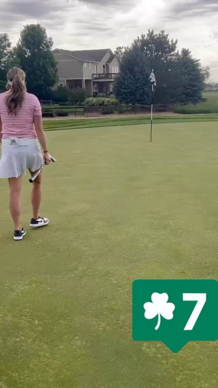 ジェリーナ・ピラーのインスタグラム：「Lucky number 7! Good club caddie @bzgolf」