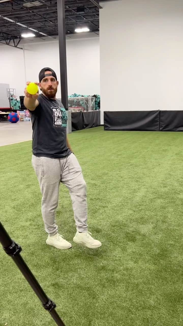 Dude Perfectのインスタグラム：「Sometimes the celly is better than the shot 😤😂」