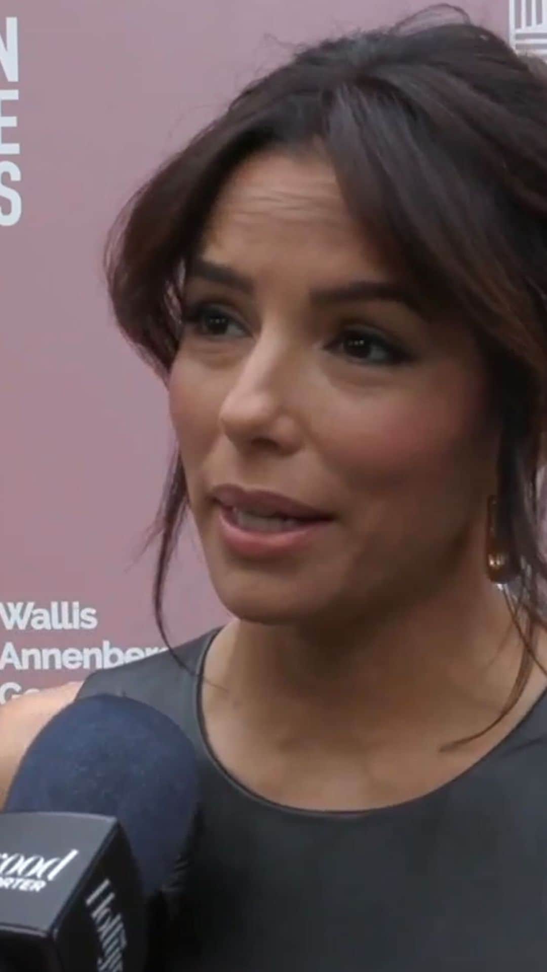 ハリウッド・リポーターのインスタグラム：「“It’s a great moment when we don’t have to blaze any more trails” - #EvaLongoria describes her complicated feelings around being honored with the Trailblazer award at THR’s #RaisingOurVoices event」