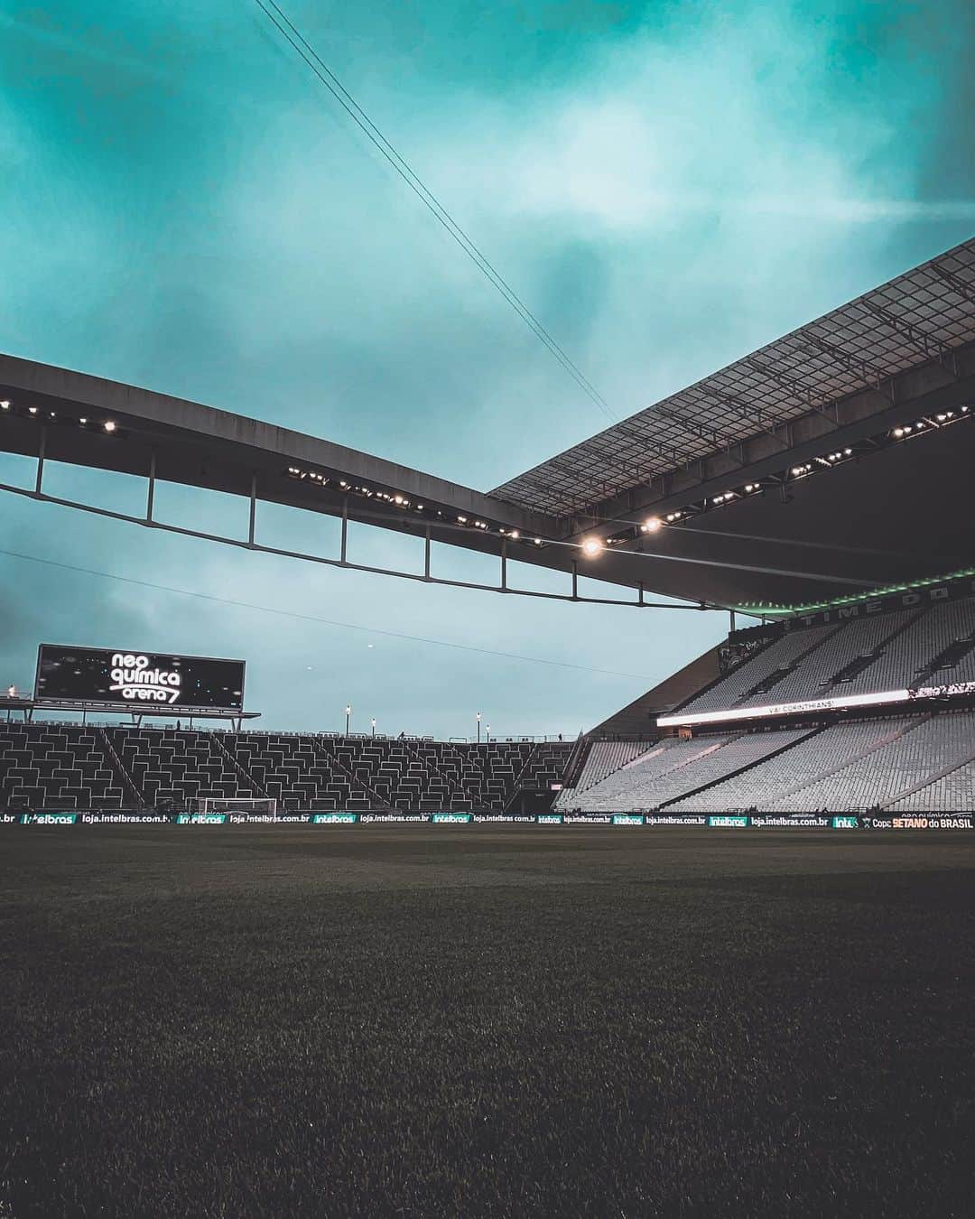 コリンチャンスさんのインスタグラム写真 - (コリンチャンスInstagram)「A #CasaDoPovo! 🏟️  📸 @hugaorodriigues   #SCCPxATL #DiaDeCorinthians #VaiCorinthians」6月1日 6時59分 - corinthians