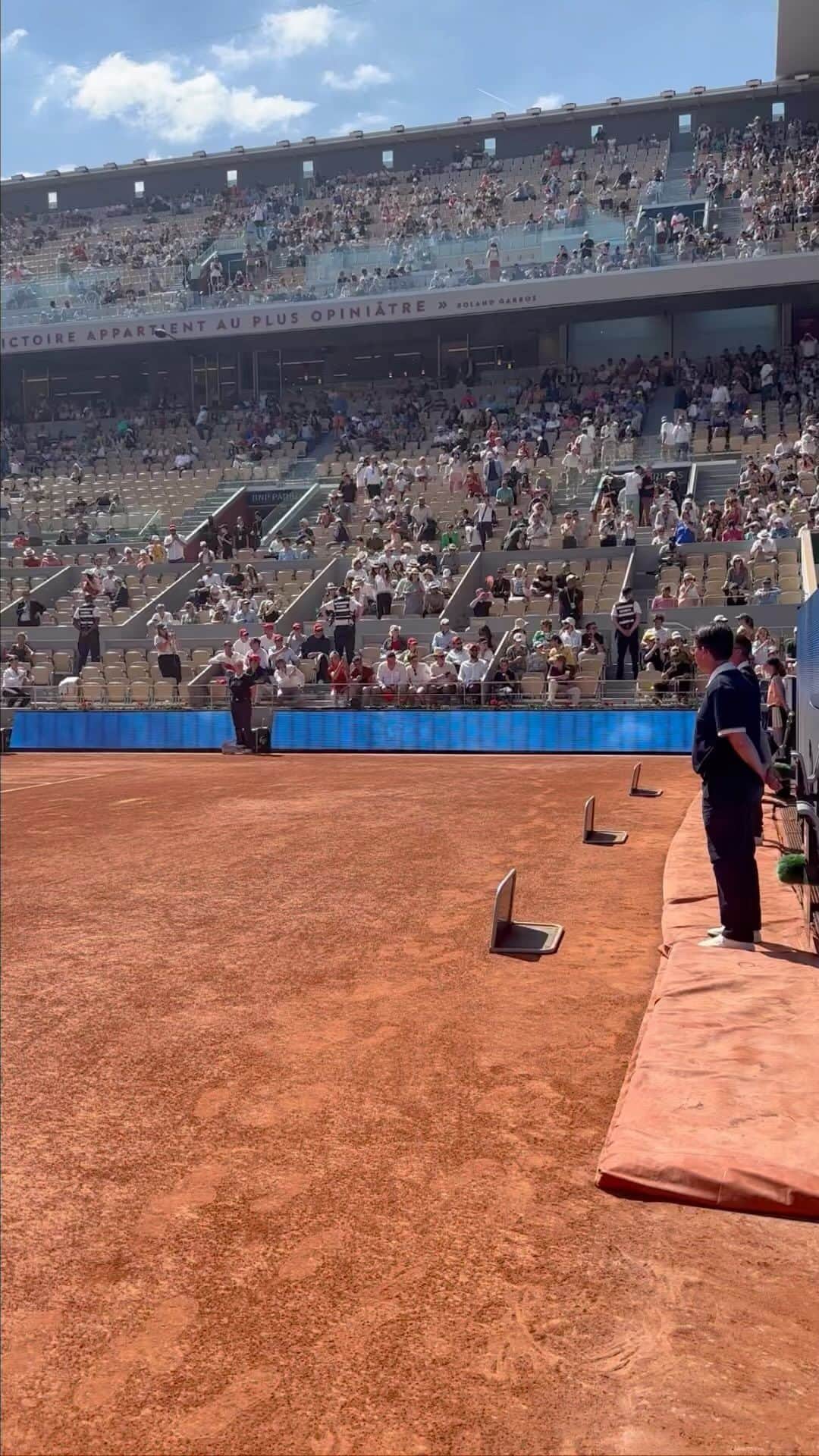 のインスタグラム：「Roland Garros2023 DAY4 アルカラスVSダニエル太郎 試合前の雰囲気 そしていい試合でした！  #伊達公子 #kimikodate  #テニス  #テニスプレイヤー #tennis  #tennisplayer #2023年5月31日  #day4 #rolandgarros #rolandgarros2023 #全仏オープンテニス #全仏オープンテニス2023 #paris #パリ #wowow #wowowテニス #wowowテニスアンバサダー」