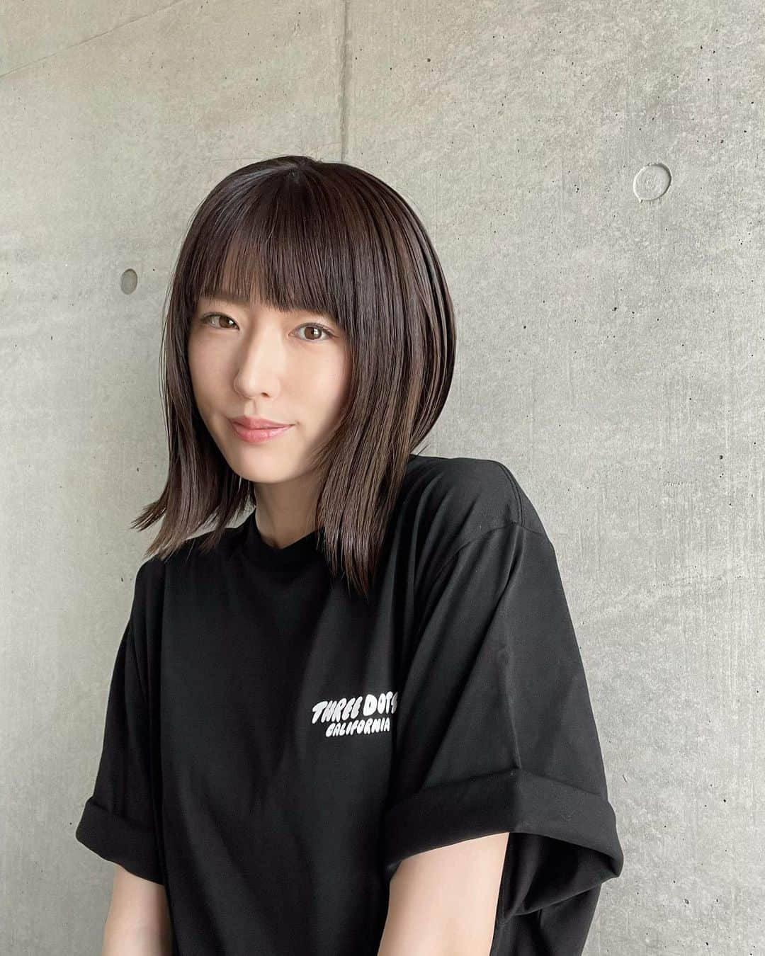 樋口柚子さんのインスタグラム写真 - (樋口柚子Instagram)「👕 イラストレーター 関根正悟さんの グラフィックTシャツ！ unisexだから大きめのシルエット☺︎ 今日は袖を2回折って着てみたよ🧸  5/31〜6/20まで、 伊勢丹新宿店本館2Fアーバンクローゼットで threedotsのPOP-UPが開催中。 Tシャツも先行販売してます💎  @threedots_official  @isetan_shinjuku_urbancloset  #threedots  #スリードッツ #pr」6月1日 7時27分 - higuchi_yuzu_official