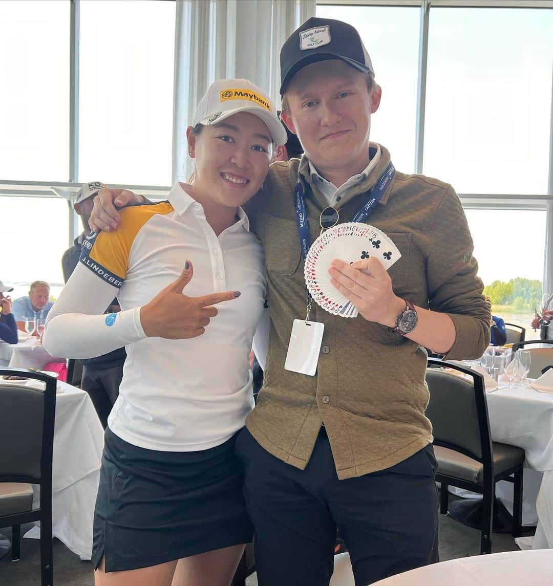ケリー・タンのインスタグラム：「I was WOWED by @lucasmagicman 🃏Thank you for showing me all the tricks and I could have stayed for more but needed to head out for @mizuholpga ⛳️ Me and @mariafassi1 left lots of WTFs on the table 🤣 We were well entertained!!  • • • #Magic #Fascinated #Wow #Incredible #Amazing #LucasMagicMan #DirectorOfMagic #LibertyNational #LPGA」