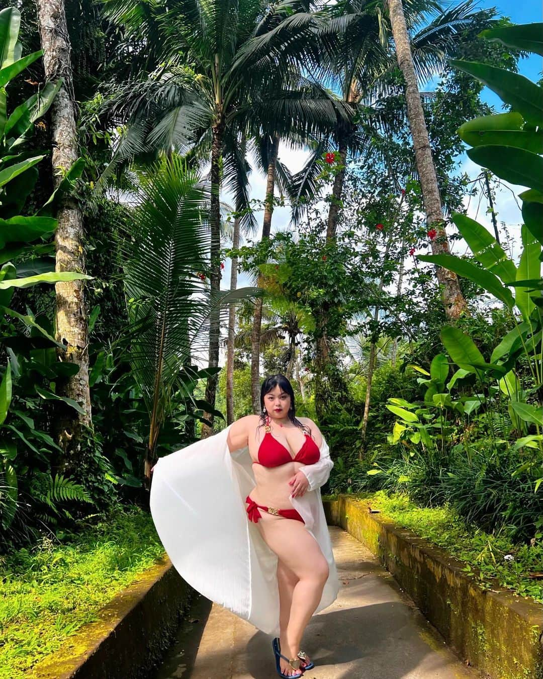 桃果愛さんのインスタグラム写真 - (桃果愛Instagram)「. ⁡ バリ島に無事に着きました🏝️🌺 ⁡ 今日からファッションショーに向けてフィッティングなどが始まります。 ⁡ バリ島の人たちみんな親切🫶😌 お世話になります♪  Arrived safely in Bali 🏝️🌺 ⁡Everyone in Bali is kind 🫶😌  ⁡ ⁡ ⁡ Love yourself and be happy ! Ai Momoka ⁡ ⁡ ⁡ ⁡ #plussizemodel #plussizeasian #curvygirlfashion #balivacation #tukadcepungwaterfall #sheincurve #バリ島旅行 #トゥカッドチュプン滝  ⁡ ⁡」6月1日 7時34分 - ai_momoka.plussizemodel