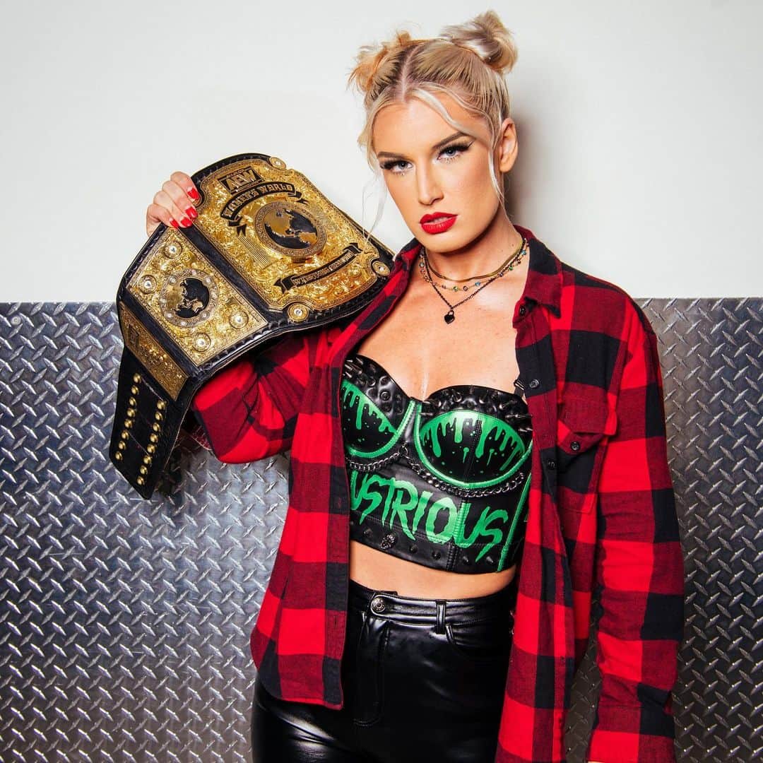 トニー・ストームのインスタグラム：「Two time. #AEW Women’s World Champion @tonistorm_  . #aew #allelitewrestling #aewdynamite  . Don't miss Wednesday Night #AEWDynamite on TBS live TONIGHT」