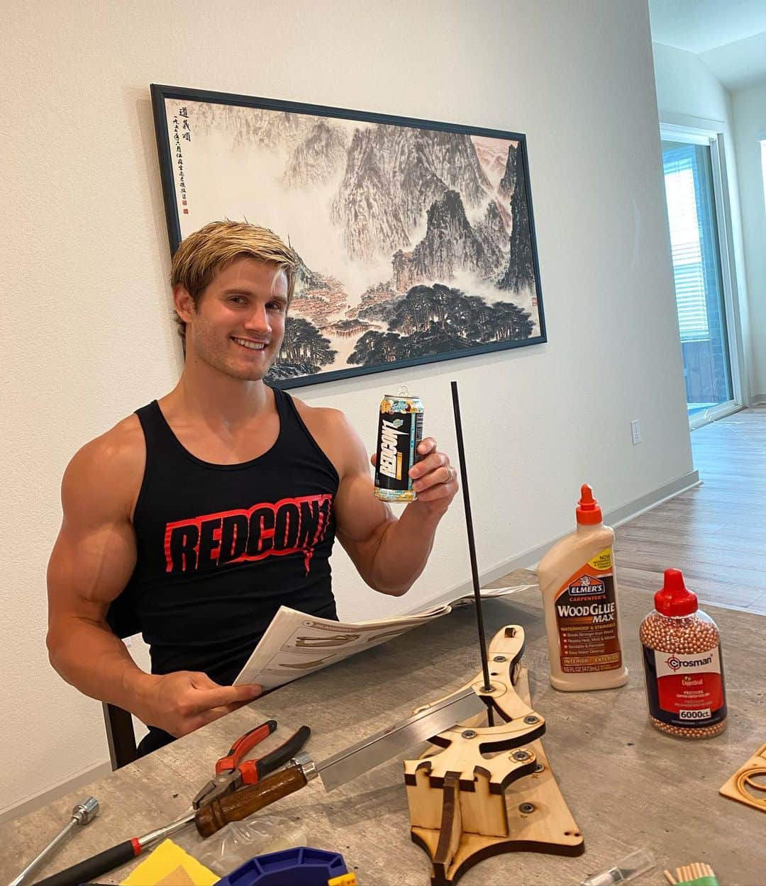 セージ・ノースカットのインスタグラム：「Going to be staying up late tonight working on a birthday gift for my mom! Thanks @redcon1energy for helping me stay awake until I finish up! #TeamRedcon1 #ad」