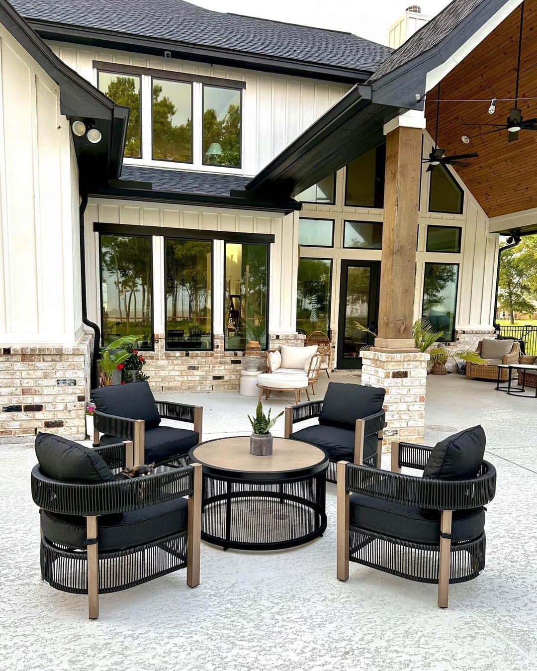 Wal-Mart Stores, Incのインスタグラム：「This outdoor setup is the staycation spot of the season. 🕶️☀️ Thanks for the inspo, @wifeonadime! #OutdoorDecor #Staycation」