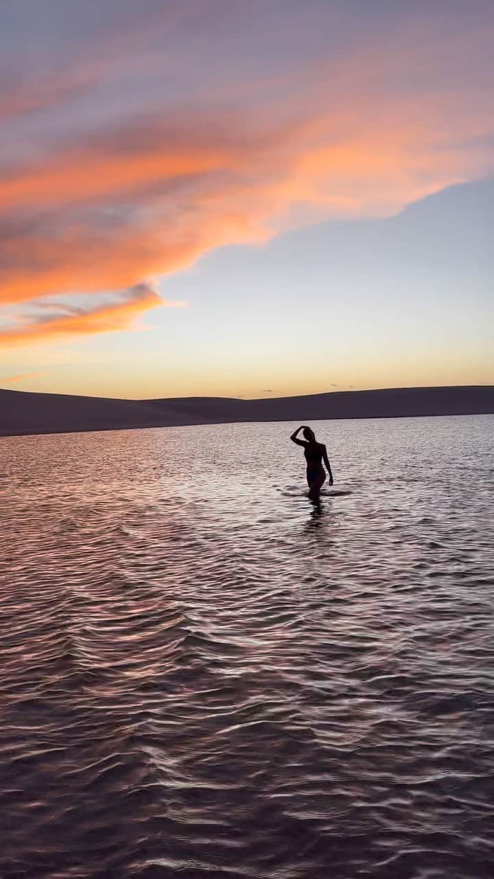 Garotas Estupidasのインスタグラム：「Só porque só vou poder postar esse trabalho lindo em janeiro (✨🤌🏻), aqui vai um por do sol misterioso em um dos lugares mais lindos que já fui na vida! Obrigada @cantao por mais essa ❤️ #lencoismaranhenses #ccolencois」