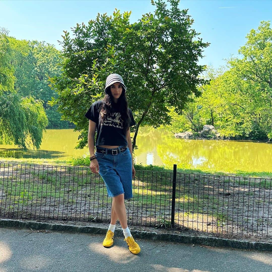 ローレン・ペルツのインスタグラム：「Snow in the Spring in New York 🗽」