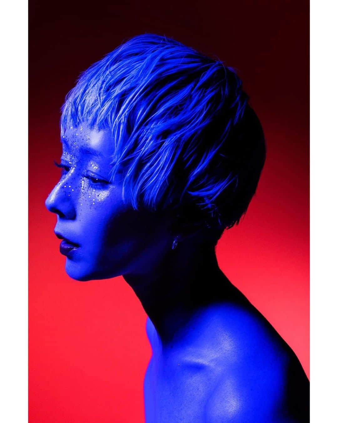 木村カエラのインスタグラム：「LIVE "WE ARE MAGNETIC"TOUR  ■2023年6月7日(水)　 愛知 NAGOYA CLUB QUATTRO ■2023年6月9日(金)　 福岡 DRUM Be-1 ■2023年6月18日(日)　 札幌 cube garden ■2023年6月23日(金)　 東京 Zepp DiverCity  [Key visual] photo: @akikoisobe  make: @mihoko_f  nail: @moekonakamur  produce by: @kaela_official」