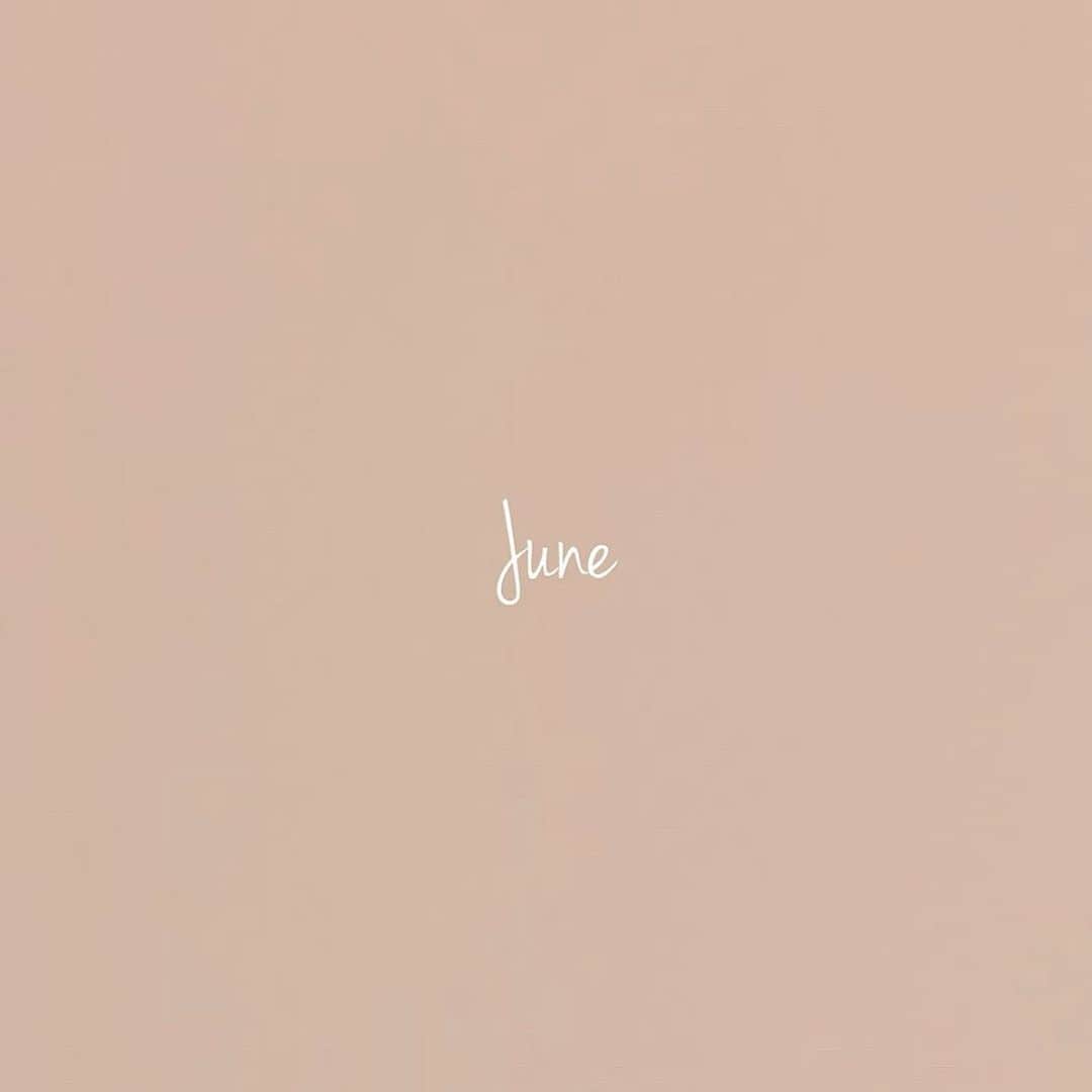 田畑佑莉さんのインスタグラム写真 - (田畑佑莉Instagram)「すぐ下半期ですやん... 6月もよろしくお願いします🌂」6月1日 8時31分 - lily02tbt