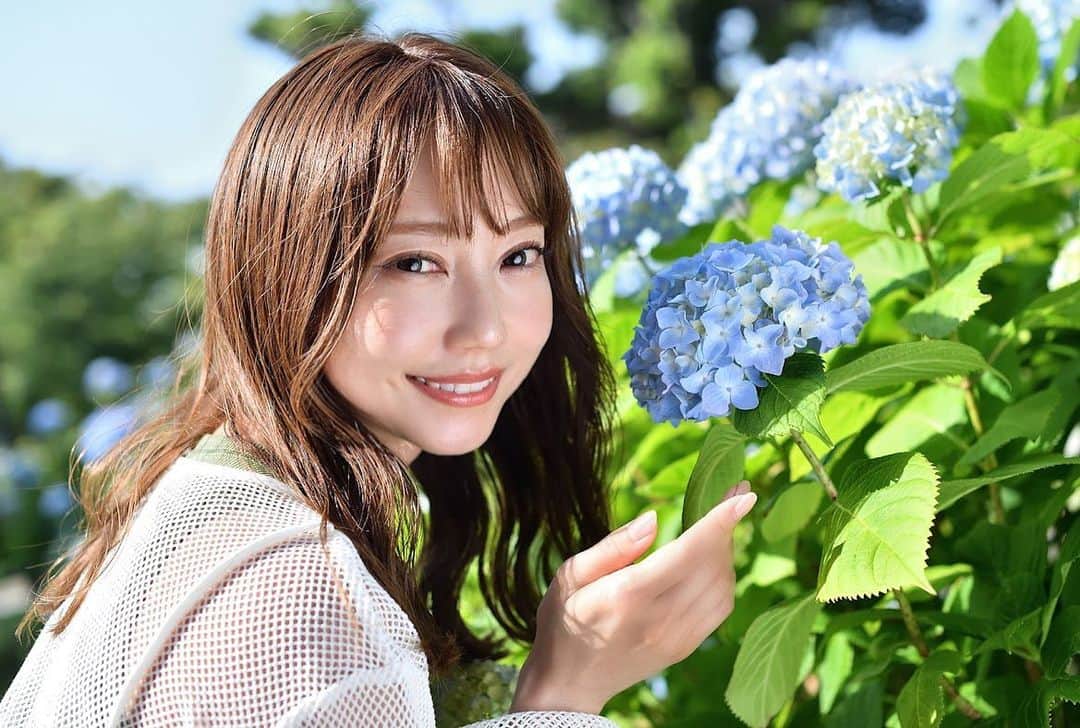 城戸ひなののインスタグラム：「* 6月といえば紫陽花💠 . . *  #あじさい  #紫陽花 #被写体  #ポートレート  #撮影会  #かわいい  #美女  #モデル  #レースクイーン  #美意識向上  #美肌ケア  #フォロワー募集中  #팔로우미  #粉我  #人像攝影  #cute  #asiangirls  #racequeen  #model  #portrait  #photography  #good_portraits_world  #followmeplease」