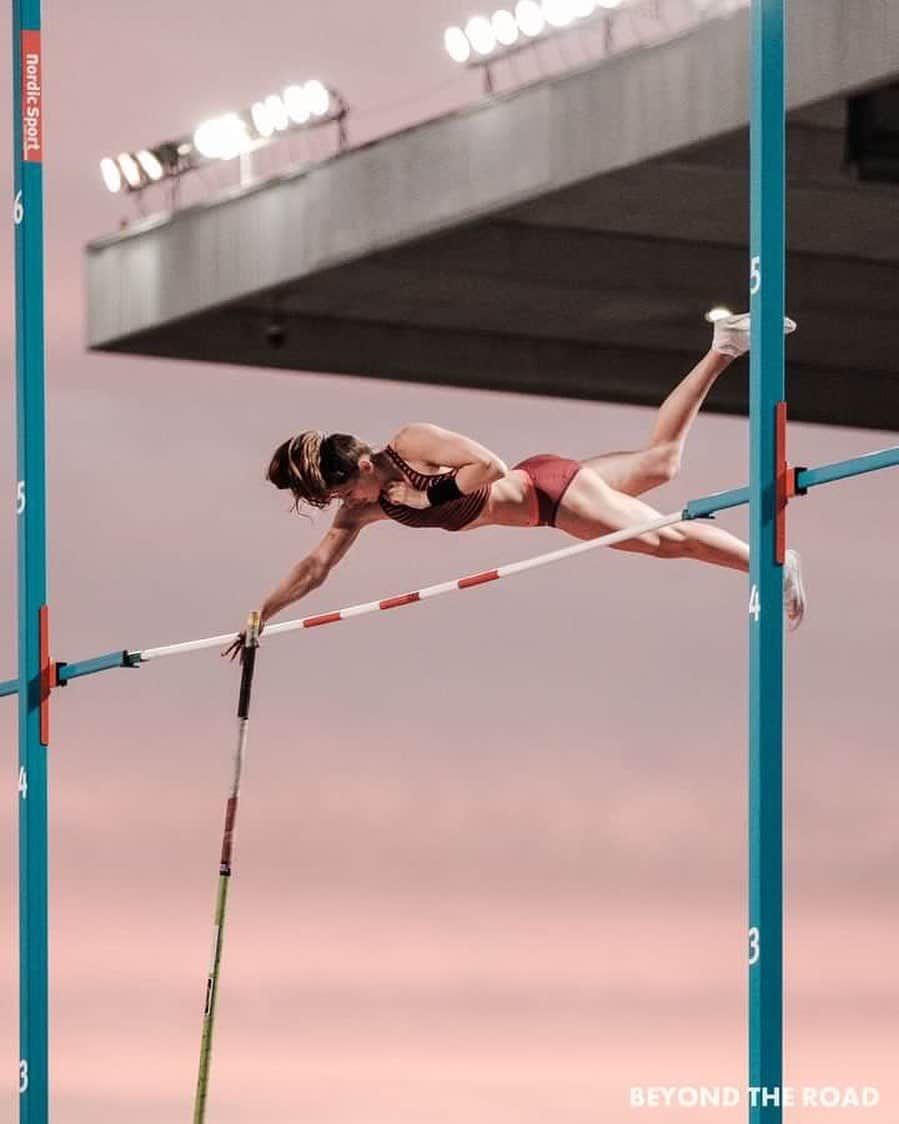 エリザ・マッカートニーのインスタグラム：「Just under one month till I’m competing again but this time in Europe! First comp this season will be the Athletissima Lausanne Diamond League on June 30th. Can’t wait to be back on that world stage 🔥  Amazing photo by @beyond_theroad_」