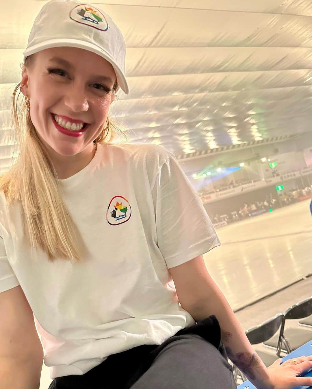 ケイトリン・ウィーバーのインスタグラム：「Proud 🌈 indebted to those who have come before, privileged to keep pushing forward.   Thrilled that @skate_canada has partnered with @rainbowrailroad this pride season and will donate all proceeds to help LGBTQI+ people facing persecution around the world. Nearly 70 countries criminalize same-sex relations, and in 2022, Rainbow Railroad received 10,000 requests for help. Gear up, skating family, we’ve got some work to do! Link in bio. 🌈  #rainbowrailroad #prideSZN」