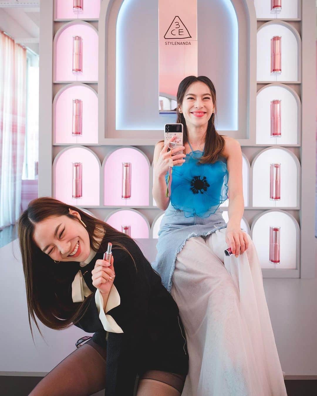 Official STYLENANDAさんのインスタグラム写真 - (Official STYLENANDAInstagram)「This is the beautiful 3CE BLUR MATTE CITY and @dreamapichaya. ✈️Come and check out the city at our flagship store in Hongdae. The city has finally arrived in Thailand as well! Stay tuned for a sneak peek of the 3CE Blur Matte City in Bangkok.🇹🇭  🫶🏻REPOST from @dreamapichaya  @Houseof3CE @3ce_official #3CE #3CESTYLENANDA #3CETHAILAND #HOUSEOF3CE #3CEBLURMATTECITY #BLURTHELINE #3CEBLURMATTELIPSTICK」6月1日 15時16分 - houseof3ce