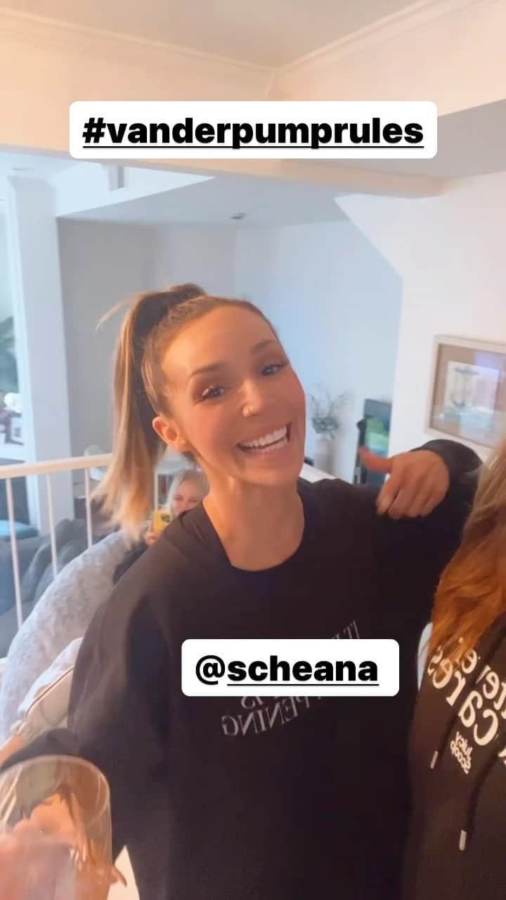 ヘザー・マクドナルドのインスタグラム：「I’m at the Super Bowl with Tom Brady aka #vanderpumprulesreunion with @scheana」