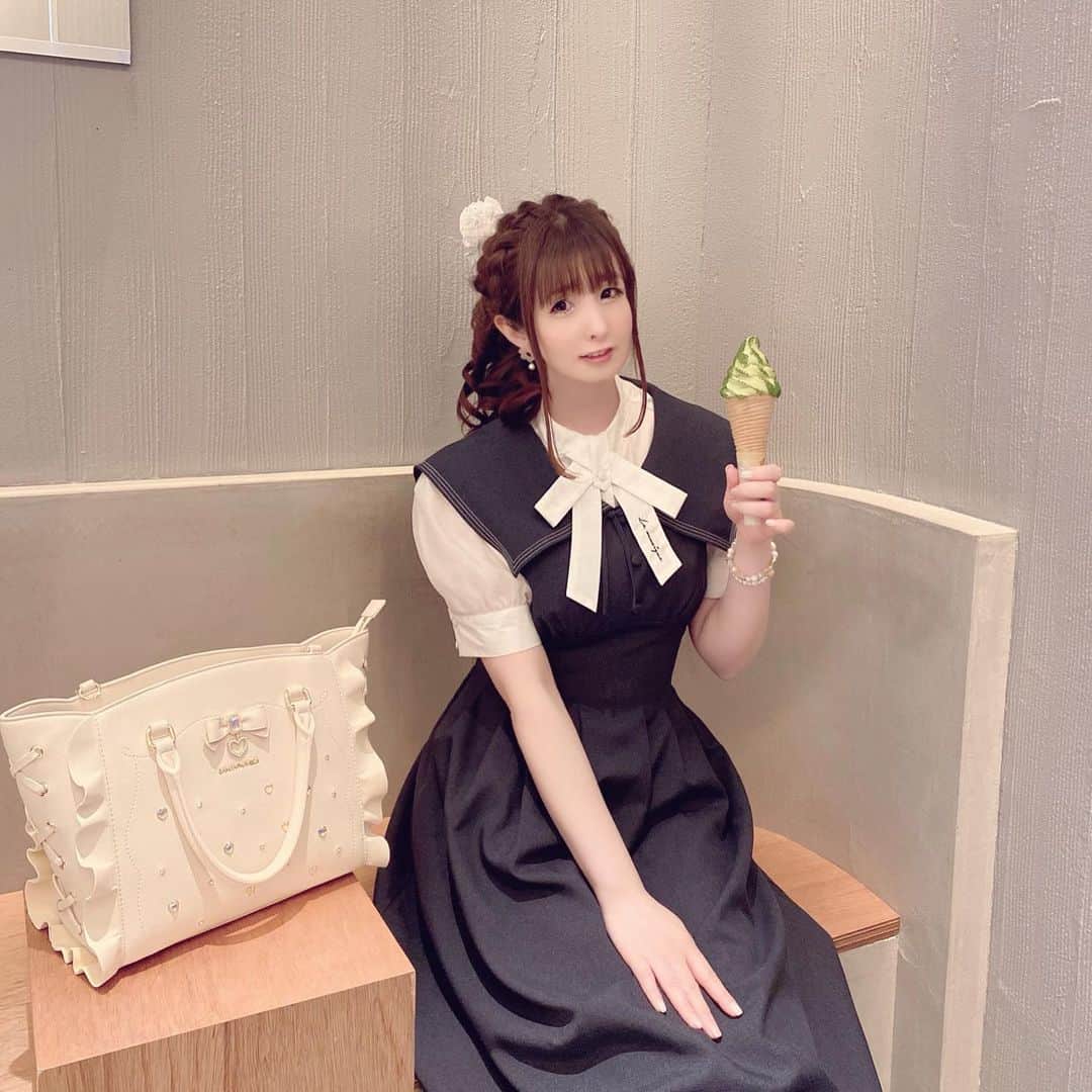 伊藤芽衣のインスタグラム：「おはようございます♡ ⁡ 画像は 大好きな ⁡ THE MATCHA  TOKYOさんの @the_matcha_tokyo  ⁡ 抹茶ソフトクリーム🍦を いただいたときのっ ⁡ 6月1日から Kawaii☆Starsは かわいいケーキ屋さん 会期がスタートします！ ⁡ 本日はめいちも 店頭でお待ちしています…♡ ⁡ #宮下パーク #thematchatoko #抹茶ソフト #抹茶スイーツ」