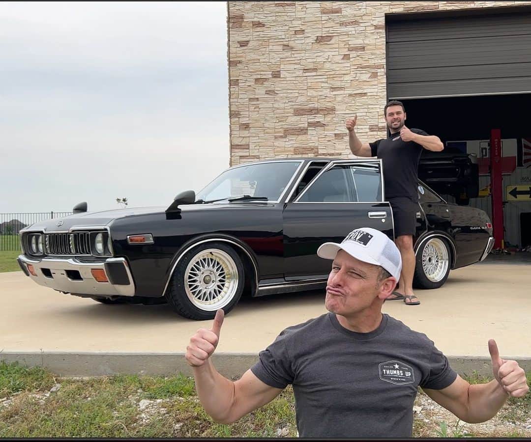 スティーブのインスタグラム：「Thumbs up for the new slammed look for my Nissan Gloria? #shakotan  #nissangloria #シャコタン にしたグロリアがかっこいい😎メッシュホイールも似合うと思わない⁉️#日産 #日産グロリア」