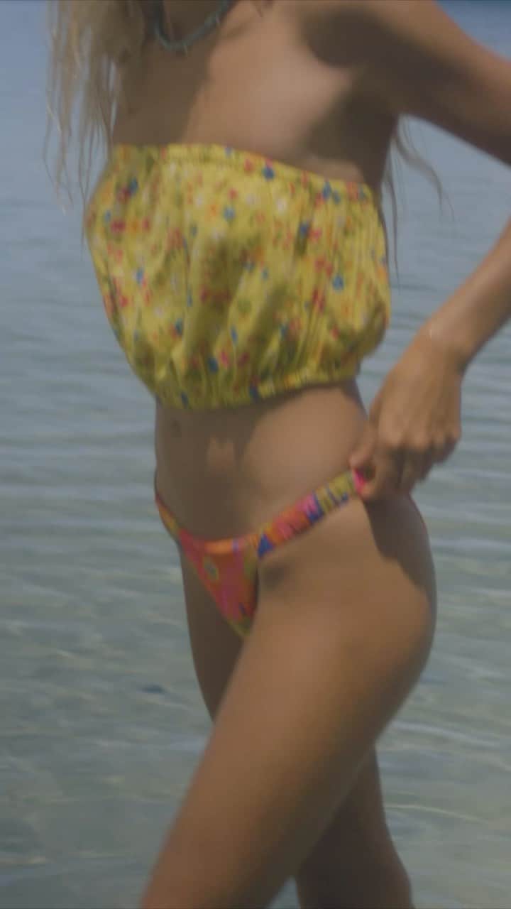 BILLABONG WOMENSのインスタグラム：「A Summer Kinda Love ❤️   📹 : @andygough_」