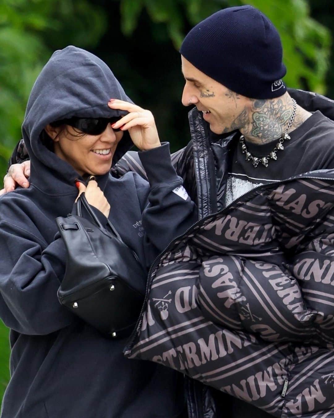 Just Jaredさんのインスタグラム写真 - (Just JaredInstagram)「Kourtney Kardashian & Travis Barker show off some cute PDA while out on a match run. #KourtneyKardashian #TravisBarker Photos: Backgrid」6月1日 10時04分 - justjared