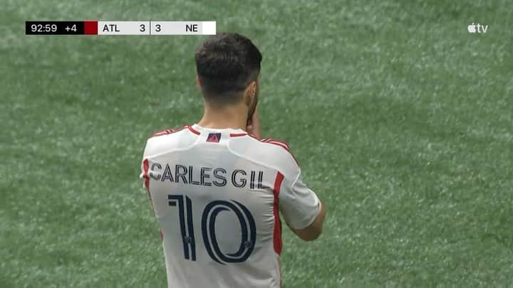 カルレス・ヒルのインスタグラム：「THAT’S MY CAPTAIN!  (It’s the commentary for me.)」
