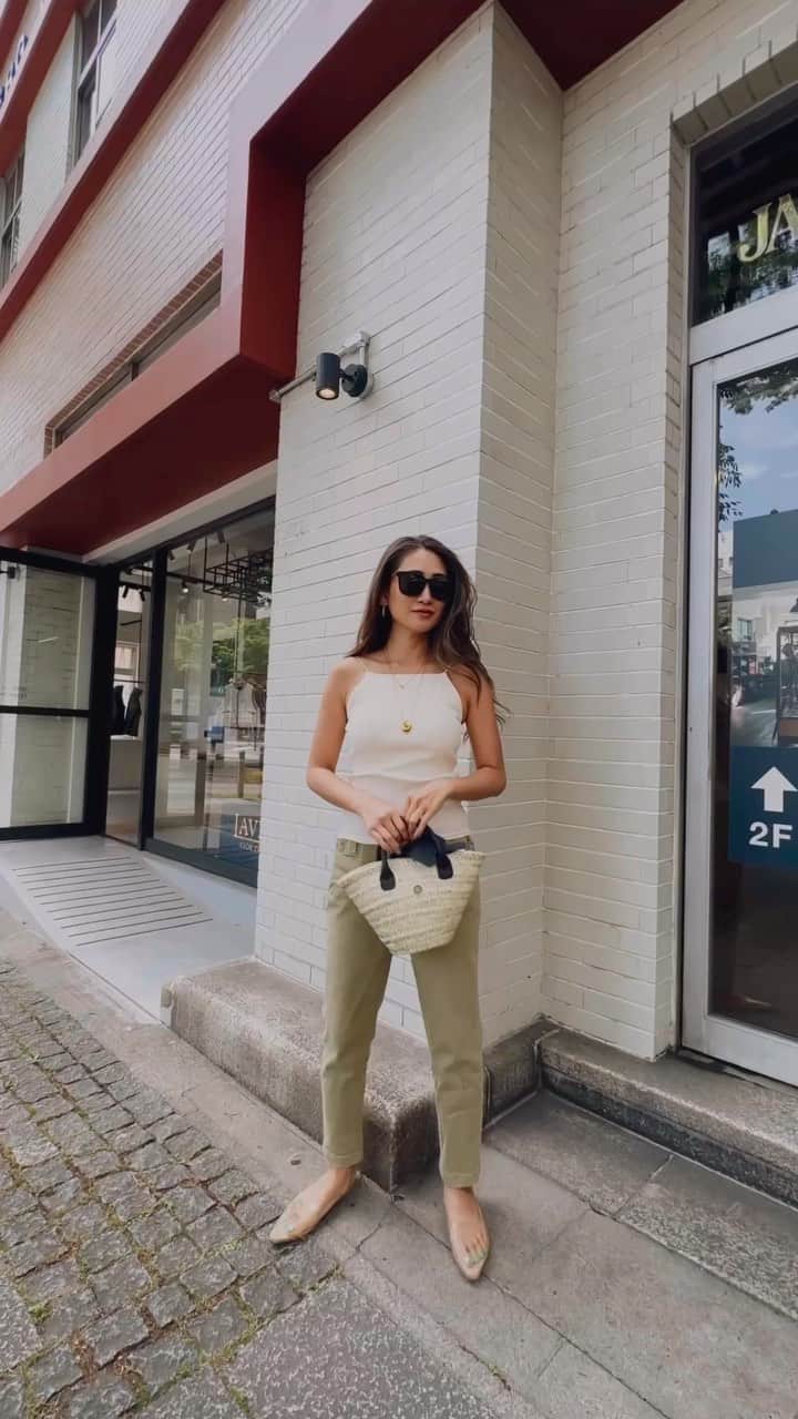 esutoreja_risaribonのインスタグラム：「おはようございます😃 昨日はワンピースすぐに完売ありがとうございました😭 私のお気に入りの推しパッド付きワンピースは1番量を用意していたのでまだありますが、とゆっても後数枚イエロー以外は(^^) 前回タンクトップタイプのワンピースはイエローが爆発的人気だったので今回もイエローは多くご用意してます❣️ 6.5.7.8.9月と使えるワンピースなのでぼろぼろにならない限り毎年使えます❣️😍 . まだあるうちにお待ちしております！ . ☑️こちらのパッド付きキャミソールも 人気でした！ こちらも長く使える商品なのでご用意をしております！！ まだまだ夏に向けて愛用できるので 気になりましたらお待ちしております❣️ .  .  .  .  . .  @esutoreja」