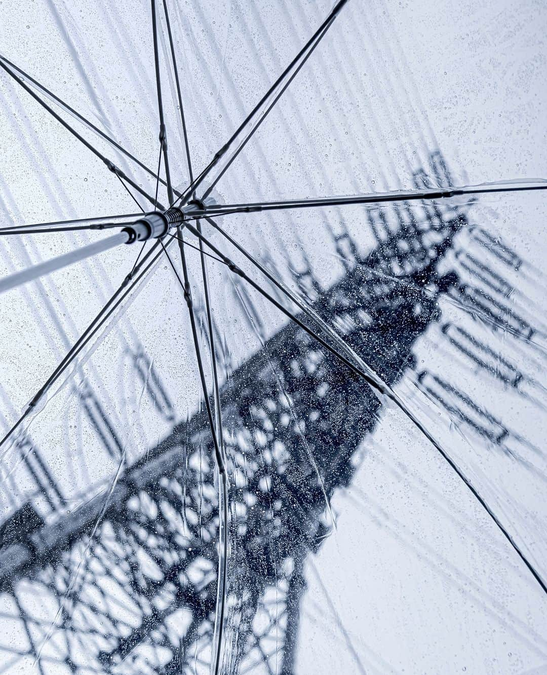 東京電力ホールディングス株式会社のインスタグラム：「茨城県内　雨の日の鉄塔 A Steel Tower on a Rainy Day  #東京電力 #tepco #茨城県 #鉄塔 #鉄塔のある風景 #鉄塔の会 #送電鉄塔 #鉄塔好き #鉄塔と空 #送電線鉄塔 #高圧電線 #steeltower #pylon #pylons #steeltower_artistic #nwdel #風景写真 #景色写真」