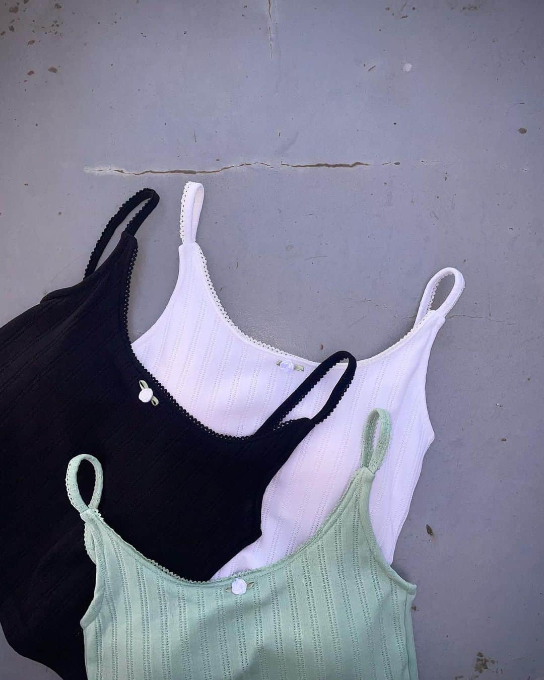 のインスタグラム：「【 New 】 + lil Romantic tops  • with Rose padded cami ¥3,960 (tax included)  _______________________________________________  本日発売  #figandviper」