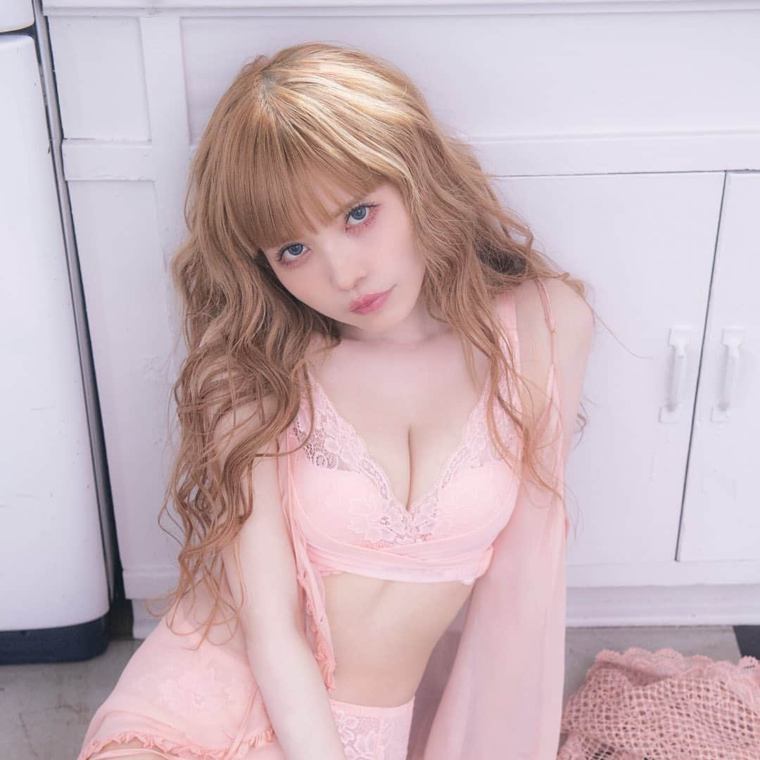 p-grandi☆育乳マッサージのバストアップ専門店さんのインスタグラム写真 - (p-grandi☆育乳マッサージのバストアップ専門店Instagram)「♡益若つばさ×p-Grandi　2023♡  益若つばささんがp-Grandiのイメージモデル5年連続続投決定! ＆新ビジュアルを公開しました♪  【PGブラ イメージモデル】 益若つばさ @tsubasamasuwaka1013  【オリジナルナイトブラ】 #PGブラ  【オールハンド育乳マッサージ】 バストアップ専門店　 #pGrandi  【Belletia Paris ベルティアパリ】 育乳下着ブランド @belletiaparis_official  #益若つばさ #モデル #pGrandi #育乳」6月1日 11時09分 - pgrandi_official