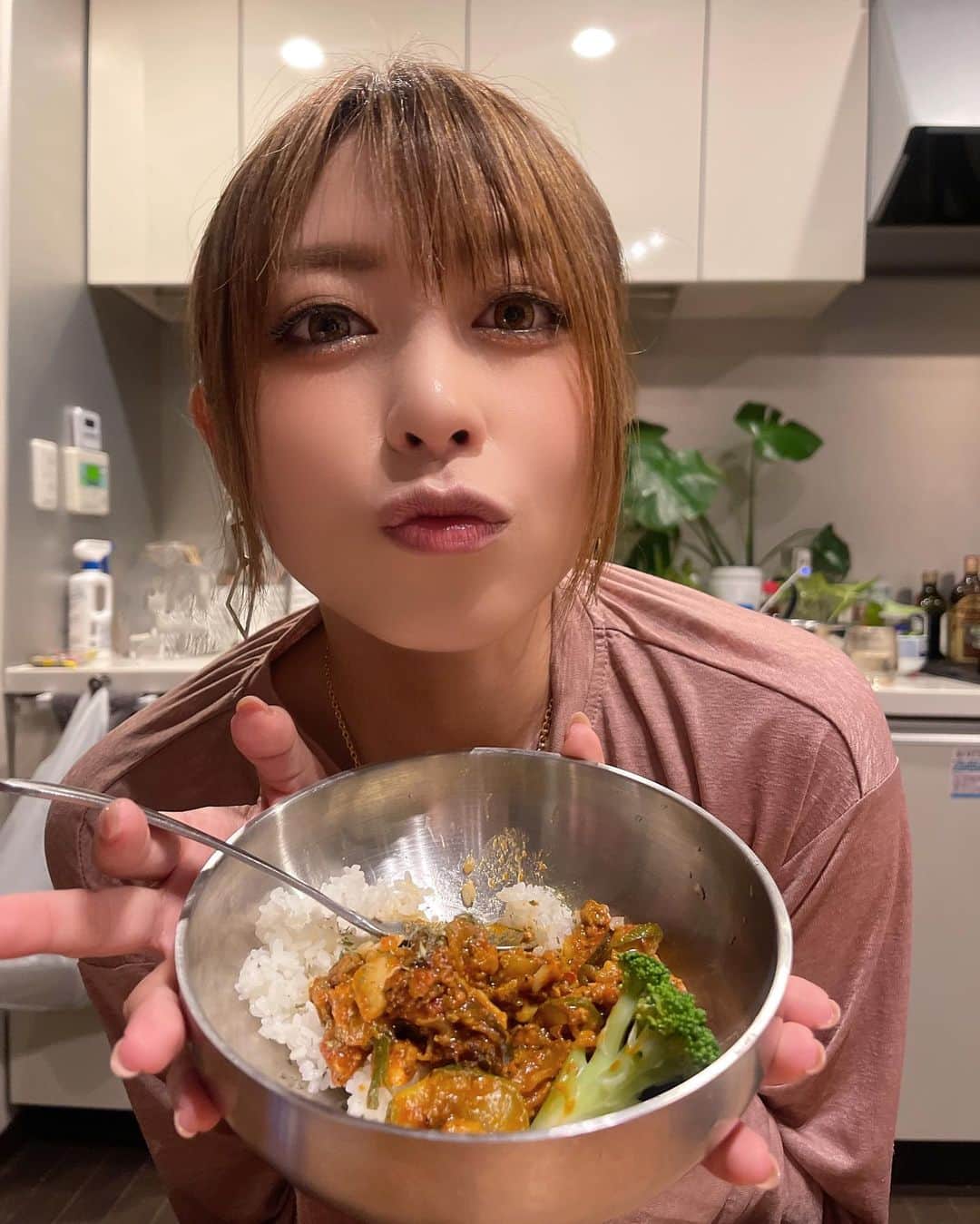 星美りかさんのインスタグラム写真 - (星美りかInstagram)「もっと強く抱きしめてほしいの👱‍♀️🐶👱‍♀️💗」6月1日 11時11分 - hoshimi1990