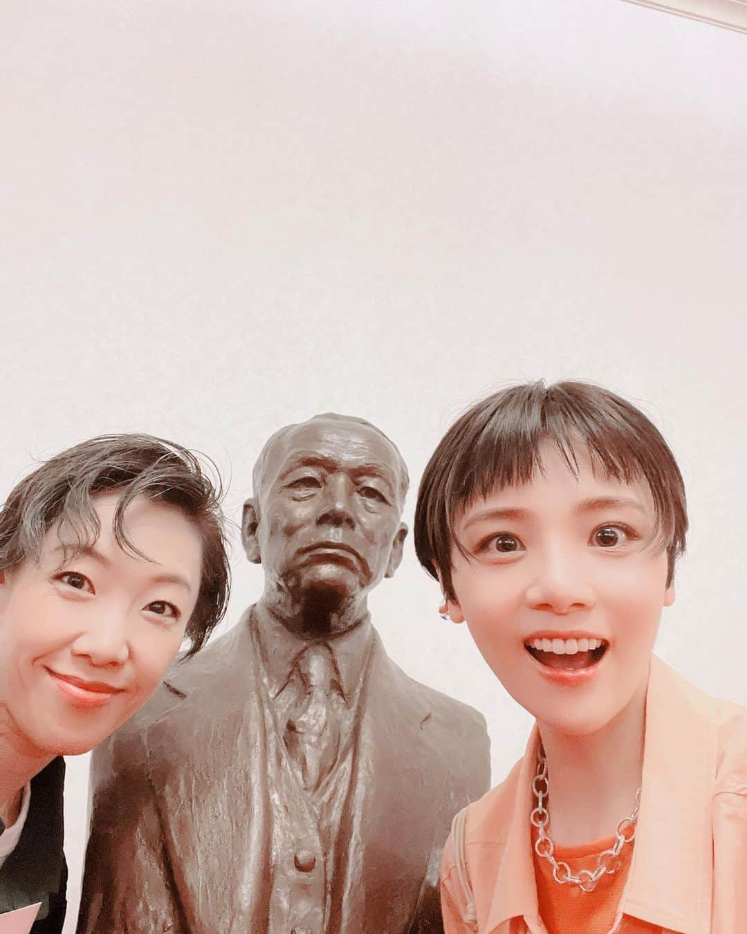 千海華蘭さんのインスタグラム写真 - (千海華蘭Instagram)「. . 投稿できていなかったコト②𓆉 ⁡ ⁡ 雪組さんも観に行きましたよ❄︎ ⁡ ⁡ お相手はもちろんこの方🫶 光月るうさんこと、るみこさんっ！ ⁡  あーさの(朝美 絢くん)の月組時代から変わらない丁寧な舞台姿に感動しました☘︎ ⁡ ⁡ みっちゃん(真那 春人)の舞台への情熱、燻し銀のような煌めきと、ショーではかわいい一面も👗もしっかり堪能してきましたっ！ ⁡ ⁡ ⁡ 宝塚らしい二本立てで、ヅカオタ千海華蘭は大満足で家路に着きましたとさ🏠 ⁡ ⁡ ⁡ #Lilacライラックの夢路 #ジュエルドパリ!! #これぞ宝塚 #これぞ夢の世界 #2枚目の写真 #謎の上半分 #セルフィ低レベ🤷‍♀️」6月1日 11時50分 - karan_koppe