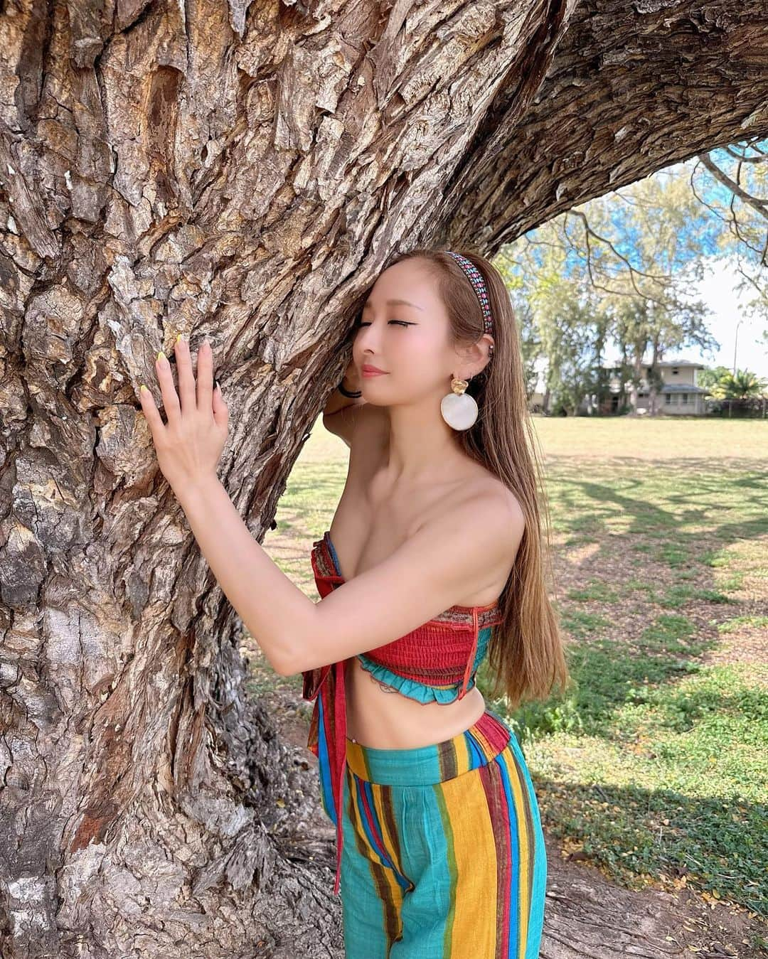 佳那さんのインスタグラム写真 - (佳那Instagram)「神秘なる🌳  #キャバ嬢#高級キャバクラ#佳那嬢#glamorous#美尻#美容#筋トレ#gym#angelr #ゴルフ#waikiki#hawaii」6月1日 11時48分 - kanajyo_glamorous