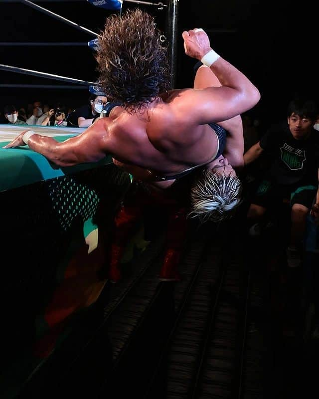 プロレスリング・ノアさんのインスタグラム写真 - (プロレスリング・ノアInstagram)「2023.5.31 新宿FACE 【SUNNY VOYAGE 2023】  拳王vs中嶋“金剛のケジメ”大激闘45分フルタイム。 プロレスで語り合った両雄に場内からは鳴り止まない拍手。 . . 🖥見逃し配信はWRESTLE UNIVERSE‼️ 👀https://www.wrestle-universe.com/lives/nH9SQuHBtYnYiBrnXjmEJ2 . ■プロレスリング・ノア大会スケジュール・チケット詳細はこちら↓ https://www.noah.co.jp/schedule/ -詳しくはプロフィール画面に記載のURLからご覧ください- . 🔥NOAHを見るならWRESTLE UNIVERSE‼️🔥 . 🖥️【WRESTLE UNIVERSEはこちら】 👀https://www.wrestle-universe.com/ . . Hello to all Pro-Wrestling fans overseas!! WRESTLE UNIVERSE ,the leading wrestling video subscription site,Please register!! . ⏯️WRESTLE UNIVERSE is here!! 👀https://www.wrestle-universe.com/ . . . #noah_ghc #プロレスリングノア #prowrestlingnoah #プロレス #prowrestler #prowrestling #ABEMA #wrestleUNIVERSE #プロレスフォト #instaprowrestling」6月1日 11時52分 - noah_ghc