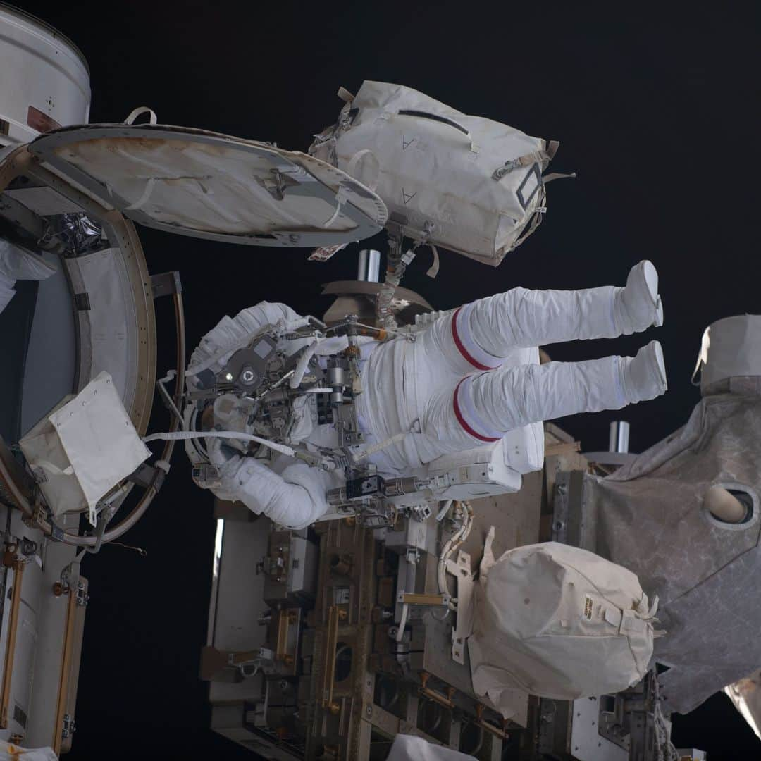 国際宇宙ステーションさんのインスタグラム写真 - (国際宇宙ステーションInstagram)「NASA astronaut Stephen Bowen is pictured during a spacewalk on April 28, 2023. He and UAE (United Arab Emirates) astronaut Sultan Alneyadi (out of frame) would spend seven hours and one minute in the vacuum of space routing cables and installing insulation readying the International Space Station for its next set of roll-out solar arrays.  Two new roll-out solar arrays are packed inside the trunk of the SpaceX Dragon cargo craft that is counting down to liftoff at 12:35 p.m. on Saturday, June 3, from NASA’s Kennedy Space Center. Dragon will arrive at the station for an automated docking to the Harmony module’s space-facing port at 5:36 a.m. on Monday.   Bowen and NASA astronaut Woody Hoburg will exit the space station on Friday, June 9, to conduct a spacewalk to install one of the roll-out solar arrays on the orbital lab’s starboard-side truss segment. A second spacewalk will take place on June 15 to install the other roll-out solar array on the starboard truss.  Mission managers will preview the upcoming power upgrade spacewalks during a news conference live on NASA TV at 12 p.m. EDT on Thursday. https://www.nasa.gov/live  #nasa #astronaut #walk #spacewalk #international #space #station」6月1日 11時55分 - iss