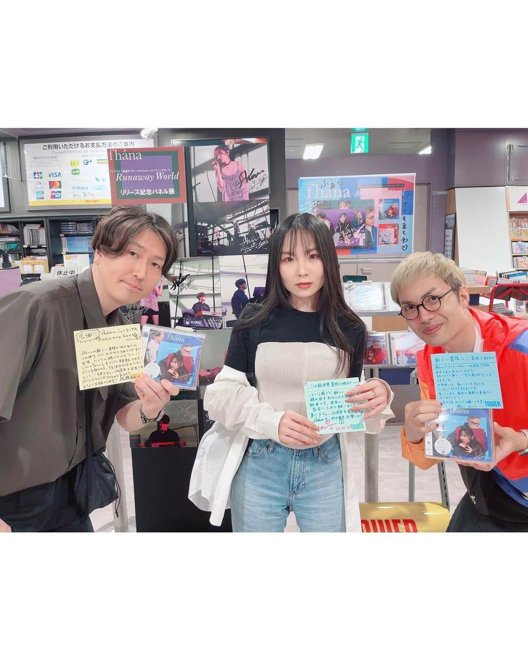 towanaさんのインスタグラム写真 - (towanaInstagram)「5月31日新曲リリース当日は販売店様にお邪魔してきました🏃‍♂️🏃‍♀️🏃🔥  💿SHIBUYA TSUTAYAさま 💿タワーレコード渋谷店さま 💿アニメイト池袋本店さま  パネル展開催中の3店舗へ🖼️（6月5日月曜まで！パネル展についてはひとつ前のpostをチェック✍️）  サインやメッセージを残してきたので是非見つけてみてね。売場のPOPにもたっぷり落書きをさせてもらいました🎨 10枚目の描き込みよう、是非店頭で隈なく見てきてほしい！ #RunawayWorld #fhána」6月1日 12時06分 - towana