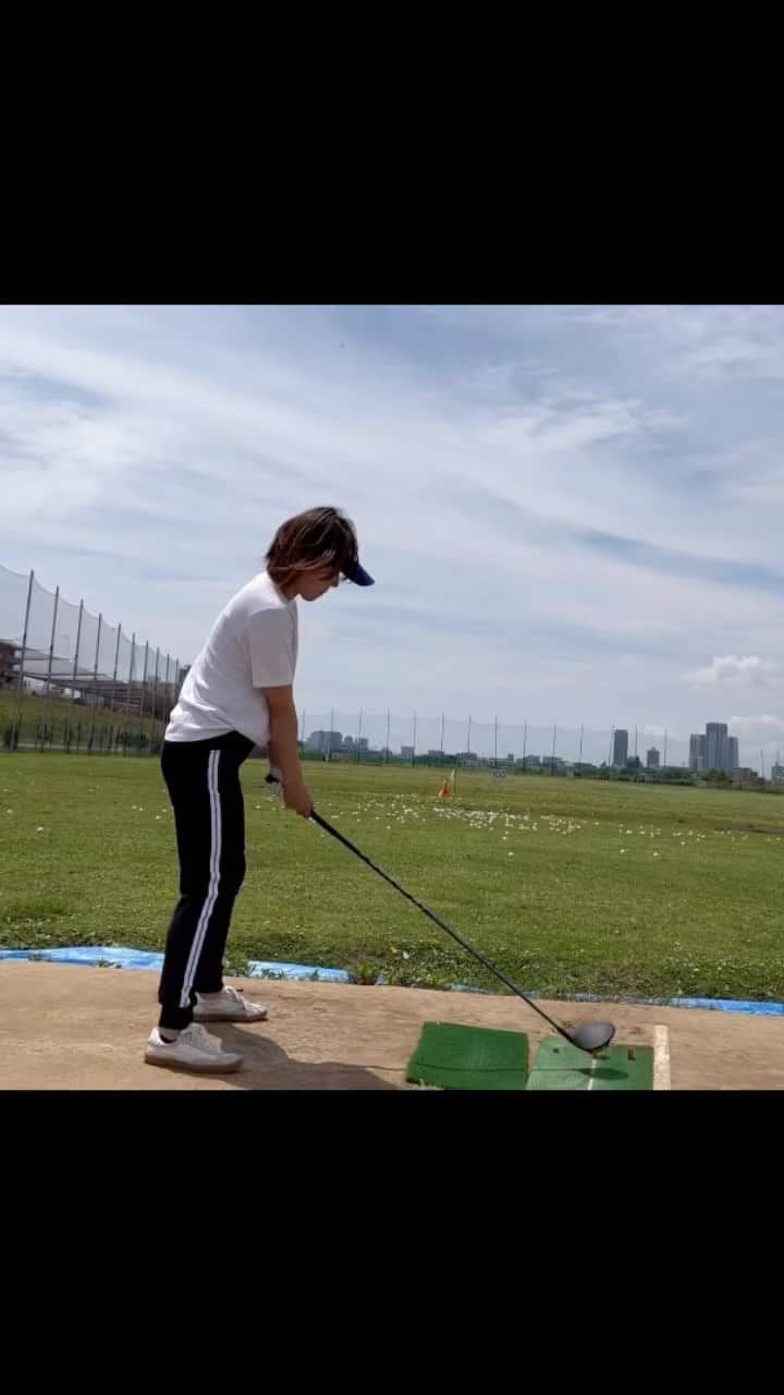 中村香織のインスタグラム：「練習行ってきた！ あつーーーー もっと振りたい！  #ゴルフ #ゴルフスイング #ゴルフ女子  #プロゴルファー #女子プロゴルファー #ゴルフ好きな人と繋がりたい #golf #golfswing」
