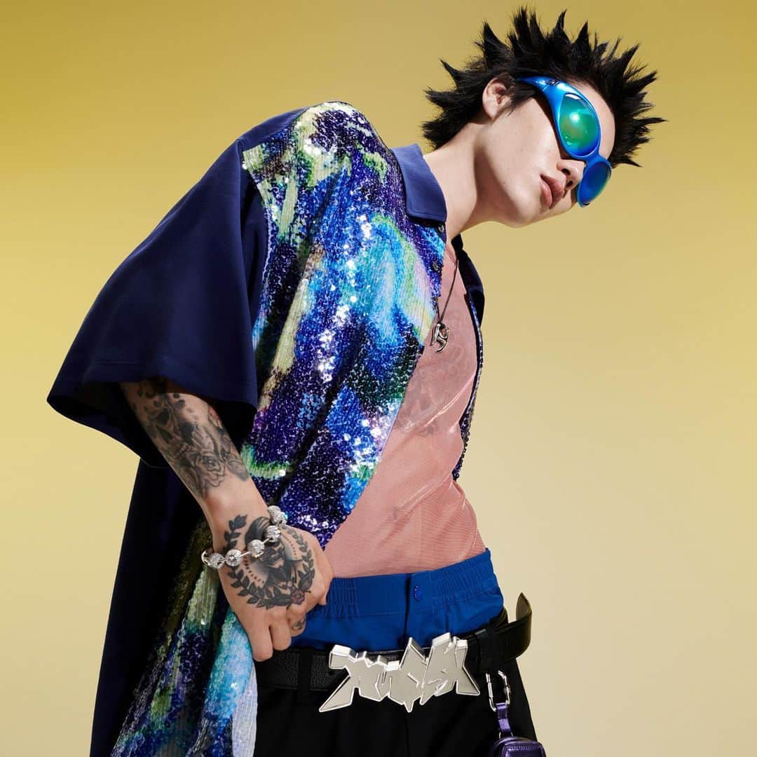 I.T IS INSPIRATIONさんのインスタグラム写真 - (I.T IS INSPIRATIONInstagram)「Ambush SS23 Collection features oversized unisex pieces, new micro and cutaway garments inspired by Tokyo club culture. The campaign takes 90s and early 2000s motifs to new extremes.   Available in-store and online at ITeSHOP.  📍 AMBUSH®️ HONG KONG WORKSHOP Shop B10, Landmark, Central 11:00 - 20:00  #ITHK #ITisInspiration #ITeSHOP #AMBUSH #SS23」6月1日 12時14分 - ithk