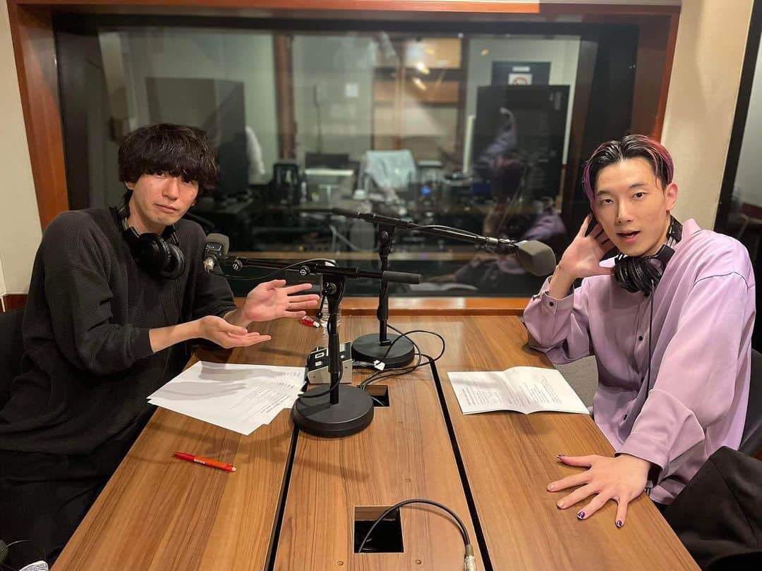 のインスタグラム：「カツセマサヒコ @katsuse_m さんのラジオ #nightdiver （TOKYOFM）に2週連続で呼んで頂きたっぷりお話させて頂きました！  ・東京の夜について ・コンテンツとの向き合い方 ・好きなエンタメの感想の守り方 ・嫌いだった時の感想の書き方 ・ゼルダって誰？  などなど、つらつらと話しております。初対面とは思えないくらい砕けて踏み込んだと思います。誰かを救うつもりでやってないけど、結果的に誰かを救う放送になってたと思います。  今度は私がどこかにカツセさんをお招きしてたっぷりお喋りしたいです。同世代でも感覚がこれほど近い方にはそうそう出逢えないので、大切にしたいご縁です。  後編はまもなくタイムフリー期間終わりますが、前後編ともにAuDeeというサイト/アプリで聴けます。課金すれば曲かけてる途中も聴けちゃうのかな？課金しなくても各回冒頭10分は聴けるっぽいです！さあ検索だ！」