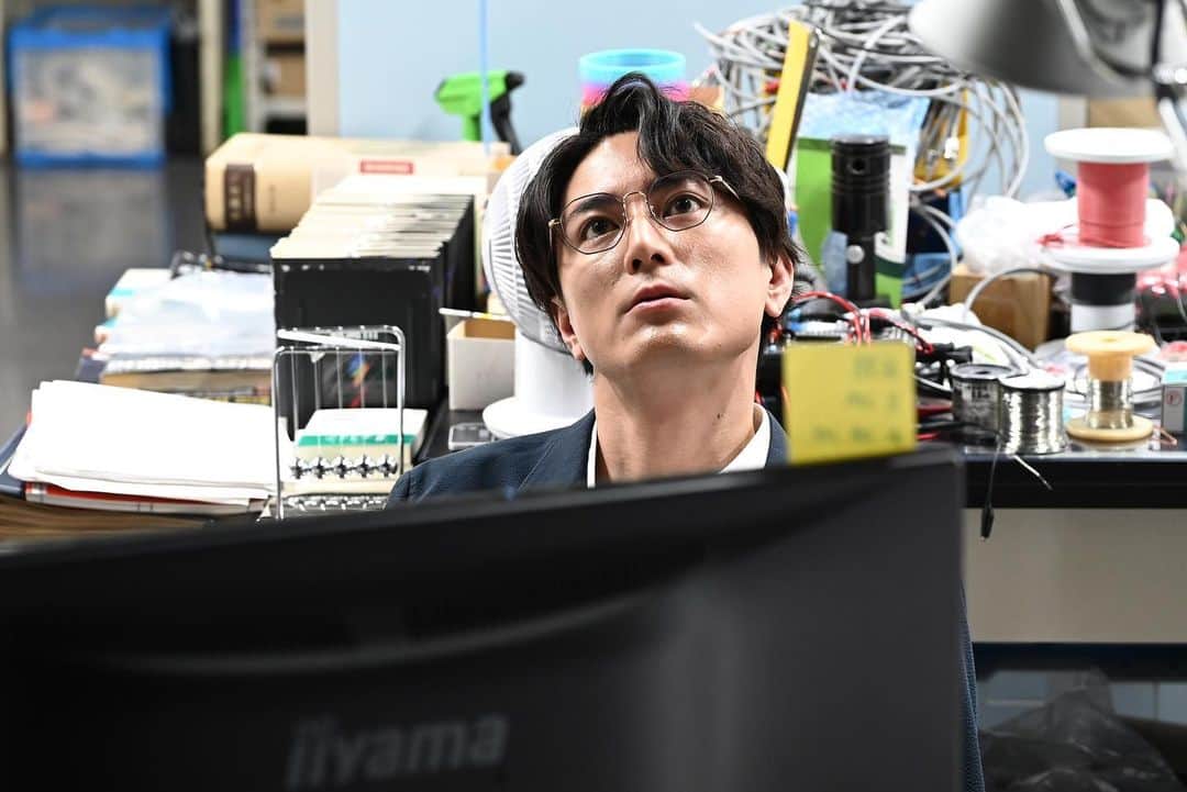 ペンディングトレイン-8時23分、明日 君とのインスタグラム：「第６話をプレイバック🎬 元の世界では 消えた電車の真相追及に大きな進展が！？  第７話放送は明日２日（金）よる１０時🚃 第６話は#TVer で配信中🤳 全話配信は#Paravi #Netflix   #ペンディングトレイン #山田裕貴 #間宮祥太朗 #ペントレプレイバック #金曜ドラマ #名シーン」