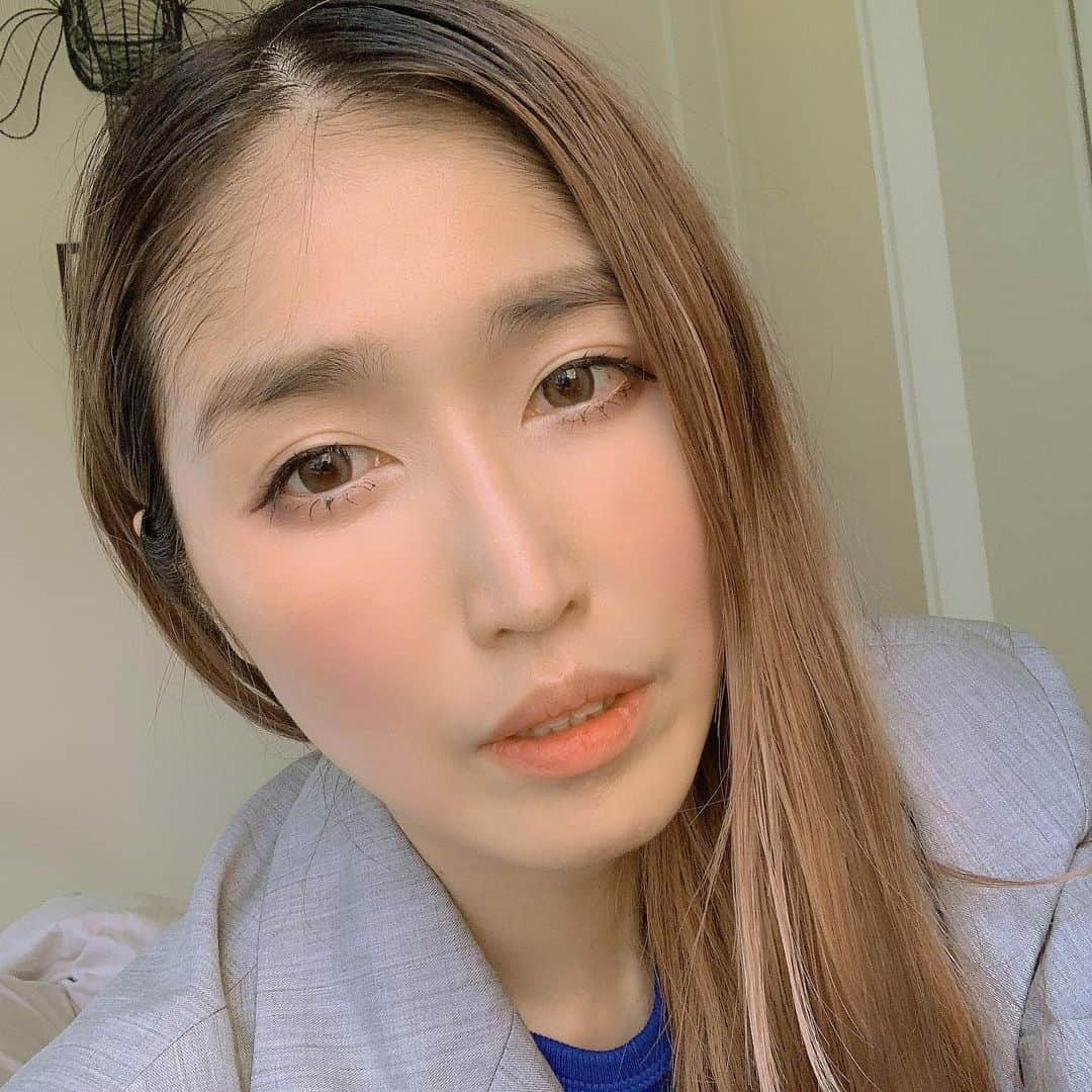 峰なゆかさんのインスタグラム写真 - (峰なゆかInstagram)「美容院にお出かけしたら道で転んで両手両膝から血を流しながら渋谷の街をさまよっている。 ジャケット　#セレショで買った タンクトップ　#handm ボクサーパンツ　#handm ミュール　#zara #ootd #今日のコーデ　#怪我人」6月1日 12時31分 - minenayuka