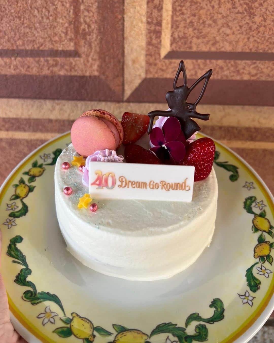 武藤静香さんのインスタグラム写真 - (武藤静香Instagram)「. 兄さんのバースデーDisneyシー🏰🎈🎂 朝から晩まで乗り放題かましてたのしかった日♡ 息子と私はクラッシュに指名されてお話できて誠に草w🐢 . 大好きすぎる兄貴おめでとう😍🫶 かなちゃんが幸せそうだとそれだけで嬉しい気持ち🥺♡ 次はゆんちゃんのお誕生日🫶 . . #すきぴ#ディズニー#お誕生日#ディズニーシー#ディズニーカチューシャ#ディズニー40周年」6月1日 12時41分 - mutoshizuka0204