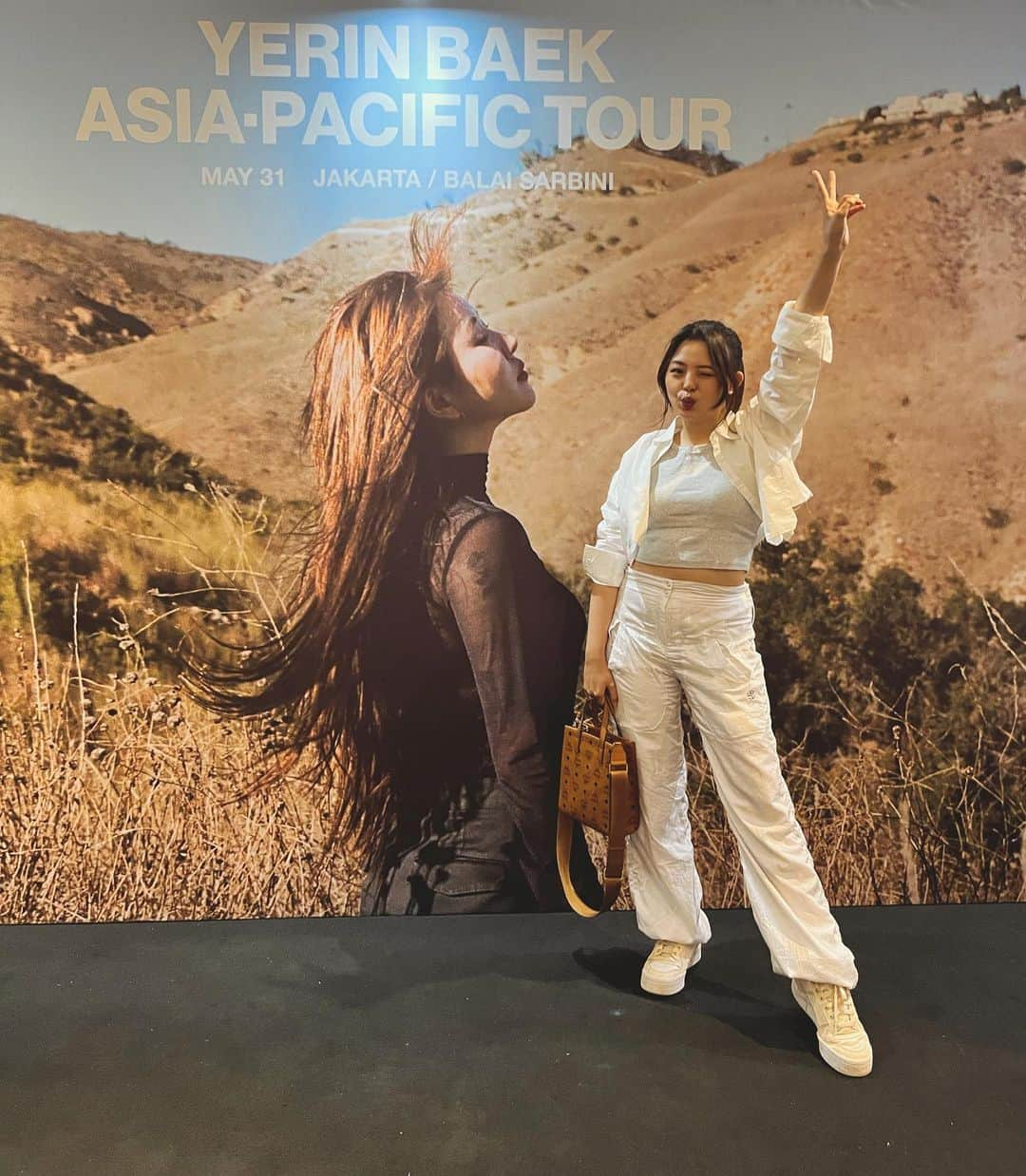 ジェシカ・ファニアのインスタグラム：「Aww had somuch fun last night🫶🏻🥹 - Sepanjang nonton berasa denger malaikat nyanyi hahaha. Suaranya aduh alus, empuk, enak bgt. Dan ini tuh pertamakali ntn k-singer jadi bener2 kaget karena hampir semua penonton fasih ngomong korea sampe hampir lupa kalo masih di jakarta kirain udh di seoul🤪 - And special thanks to om & tante udah ajakin kita double date sambil nonton Yerin Baek @danielruntuwene @graceruntuwene 🤍」