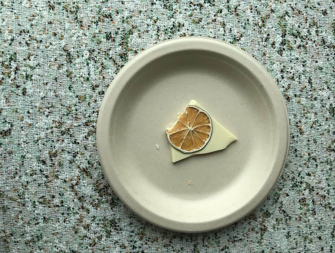 チョン・ヨンジュさんのインスタグラム写真 - (チョン・ヨンジュInstagram)「예쁘고 멋진 공간 💛🧡💚 @wekino #위키노」6月1日 12時48分 - tosignifie